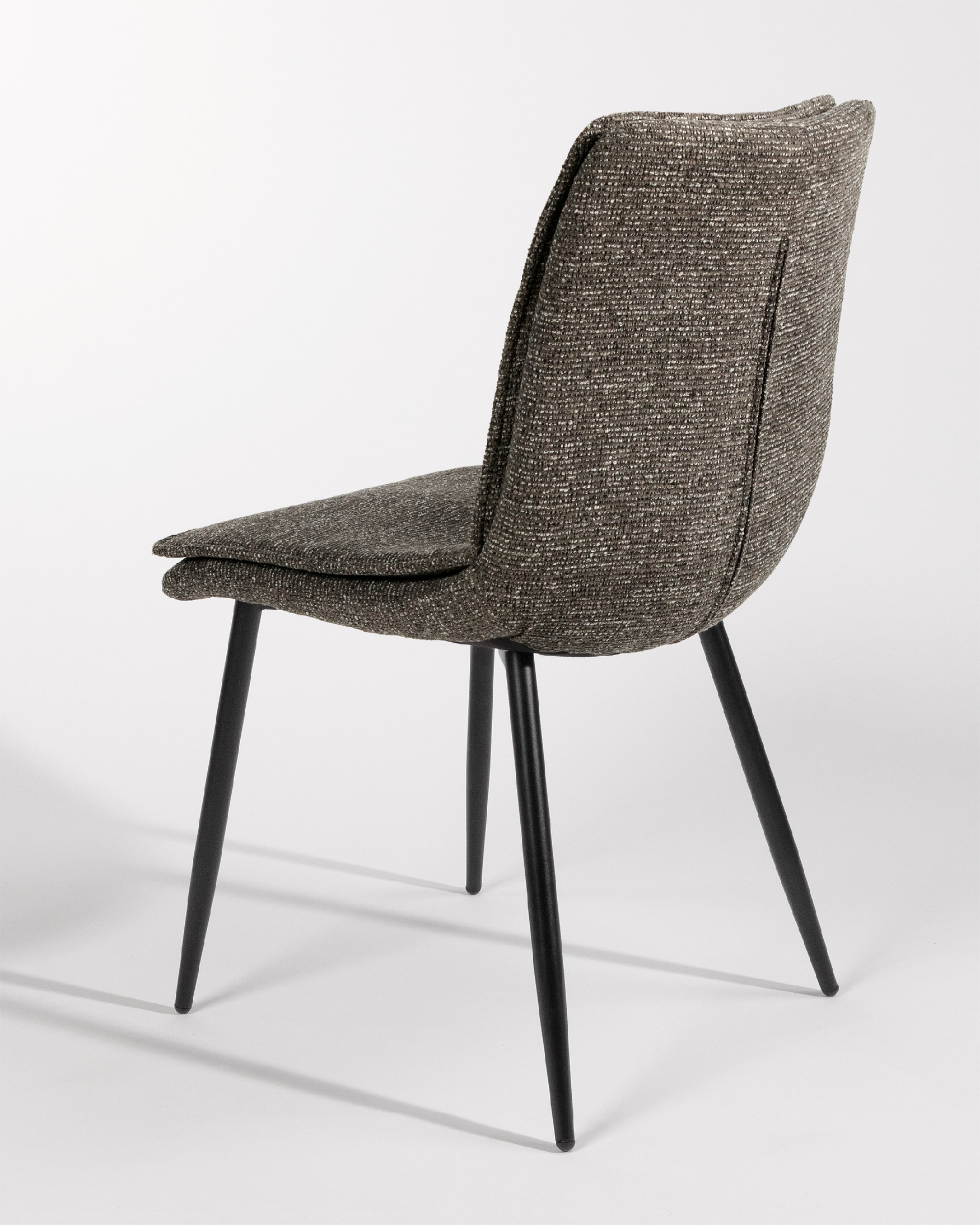 Chaise Parma avec revêtement anthracite et pieds métalliques noirs