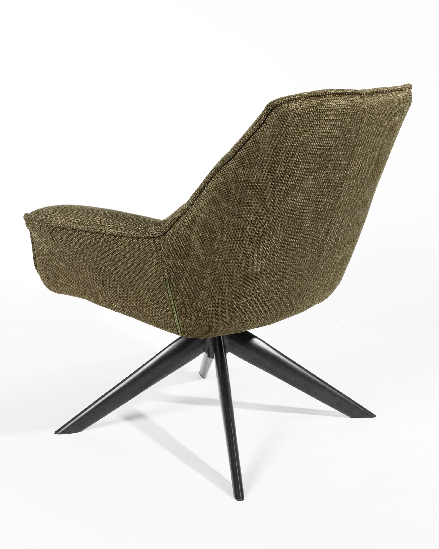 Fauteuil Peonia avec un revêtement vert et des pieds en métal noir