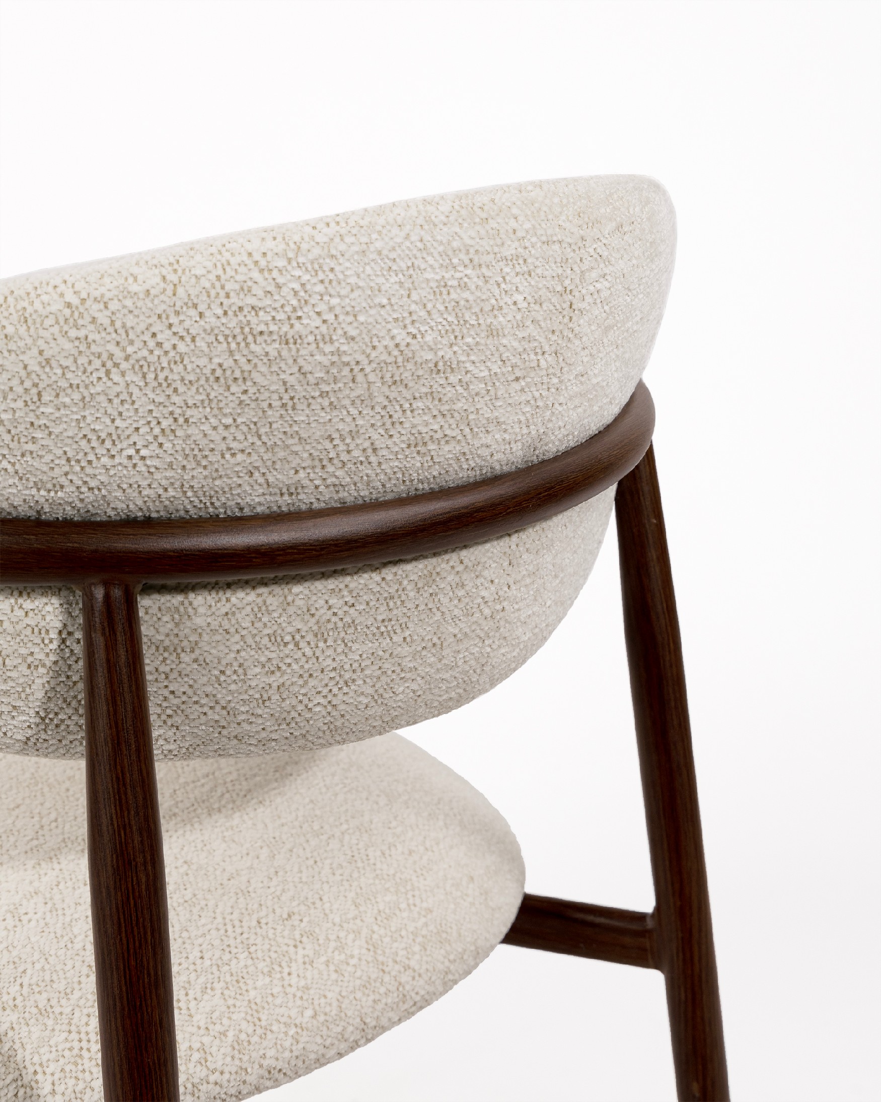Pereira chair with ivory upholstery and metal structure with wood finish