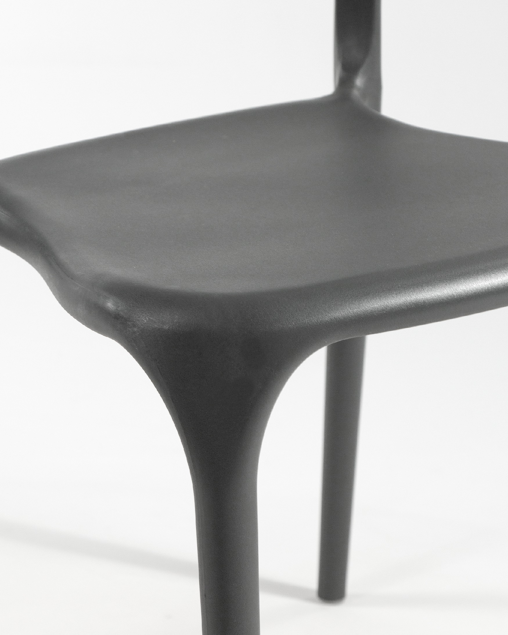 Chaise Pisa en polypropylène couleur graphite
