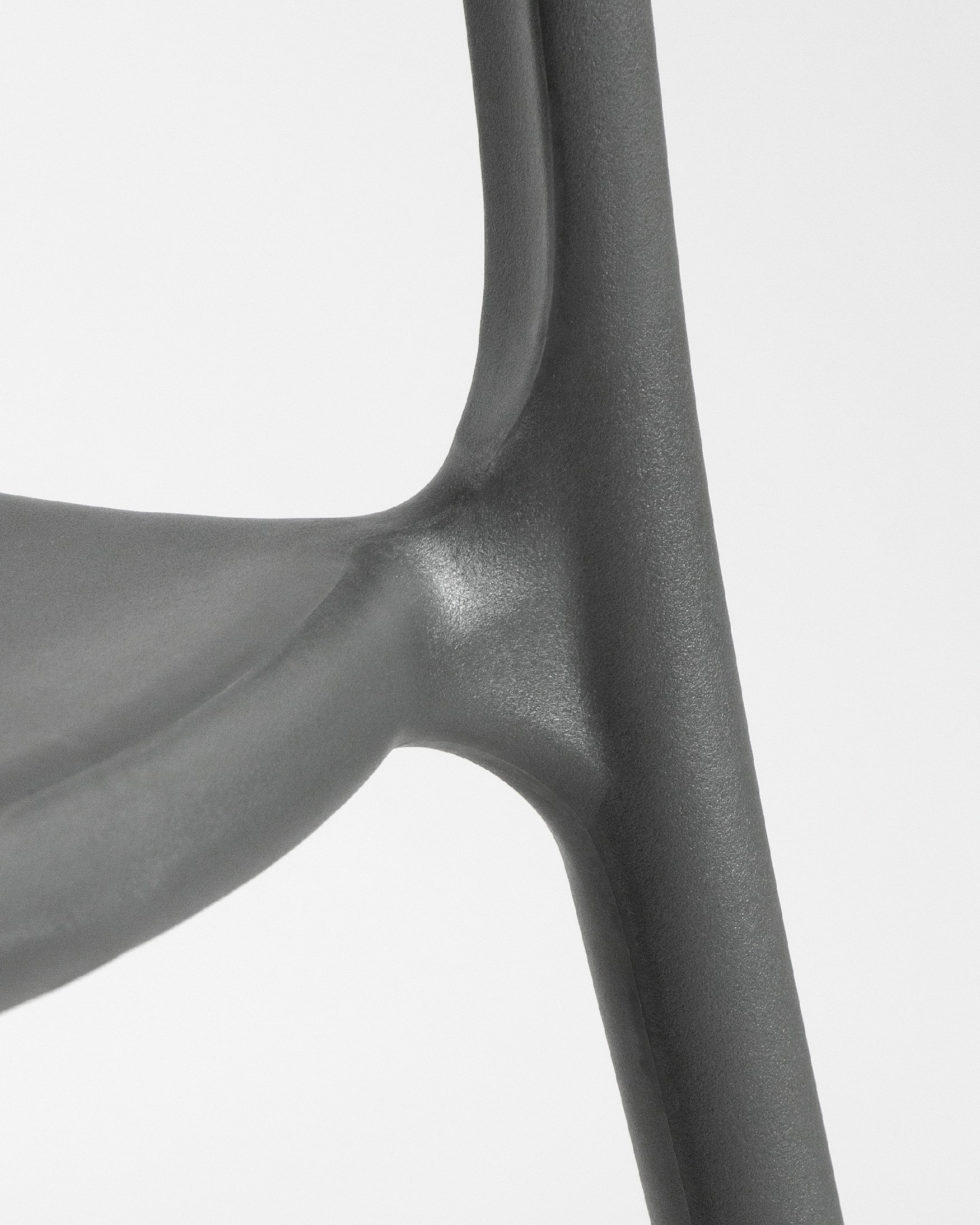 Chaise Pisa en polypropylène couleur graphite