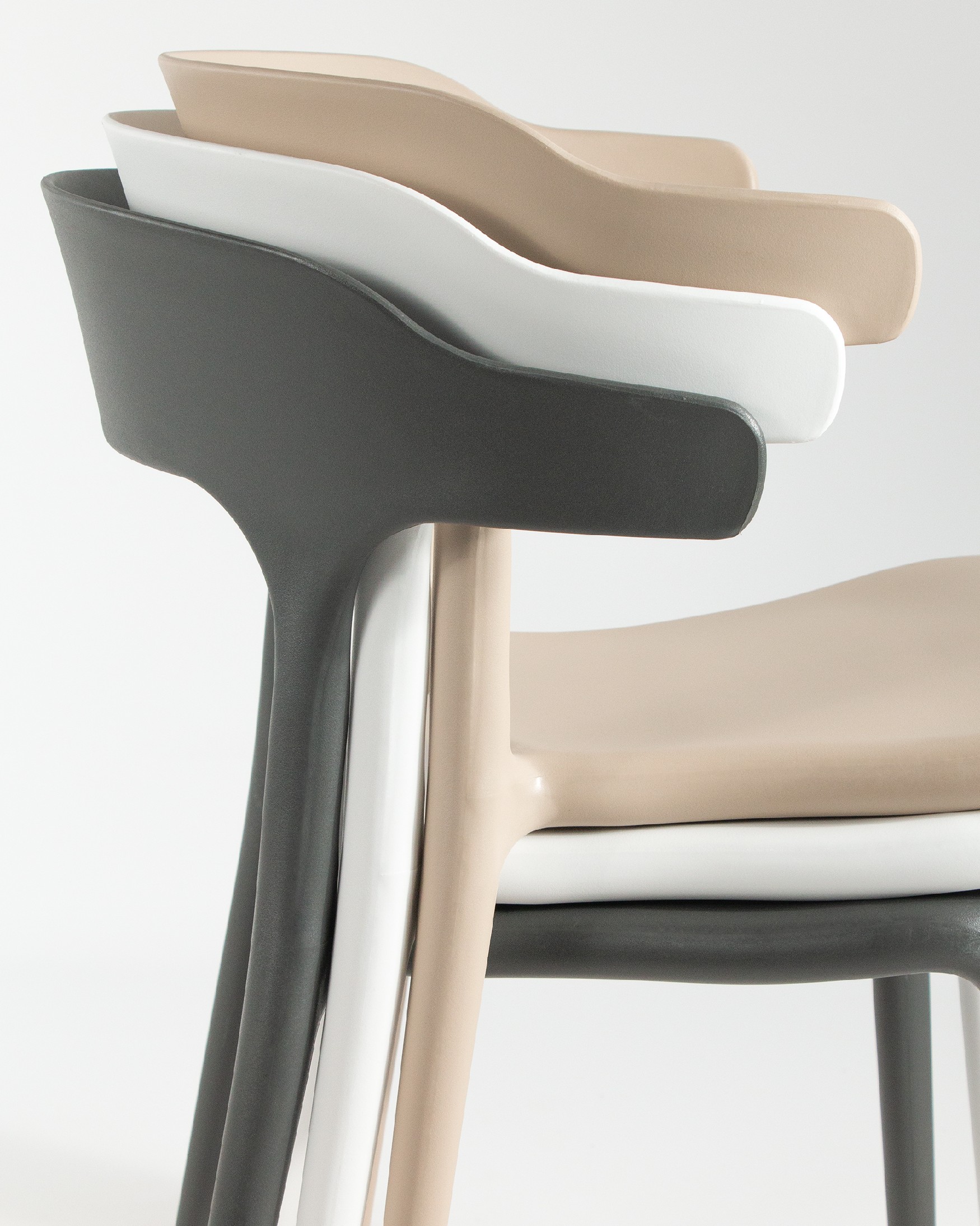 Chaise Pisa en polypropylène couleur graphite