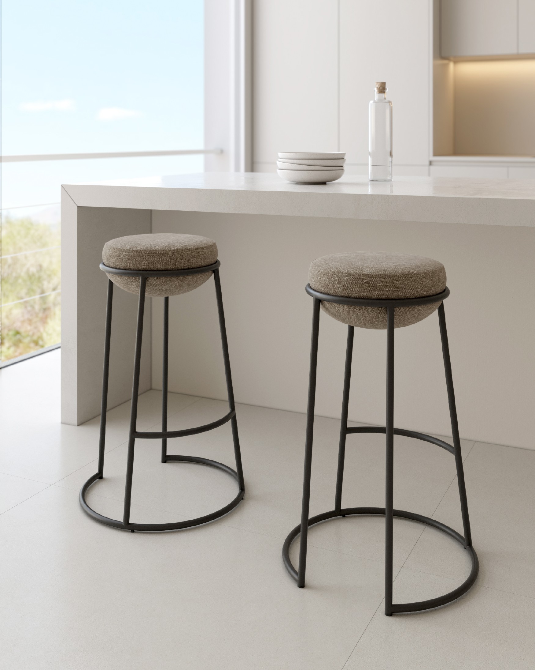 Tabouret haut 70 cm Pop avec tapisserie marron et structure métallique noire