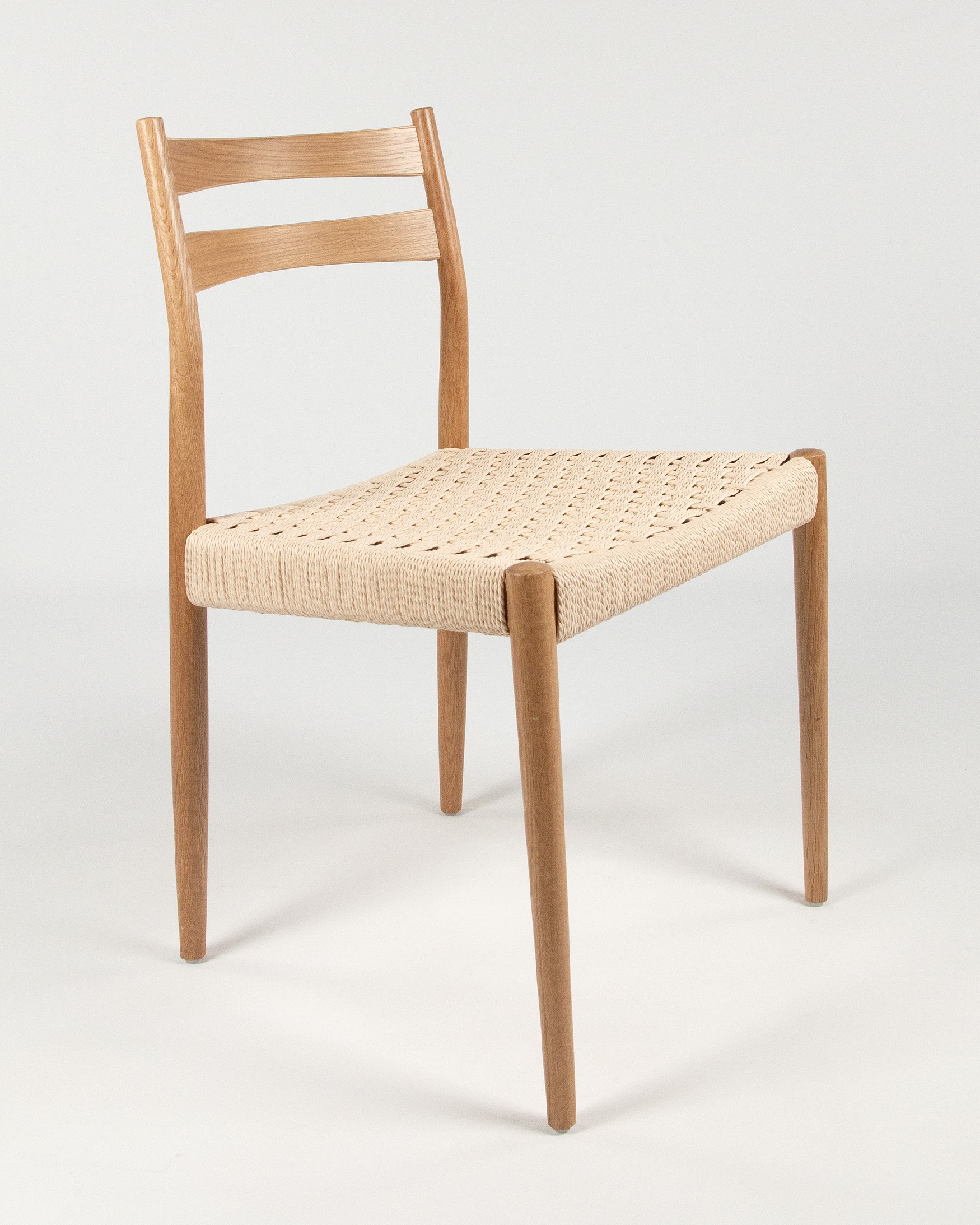 Prado chair with natural cord and natural oak structure
