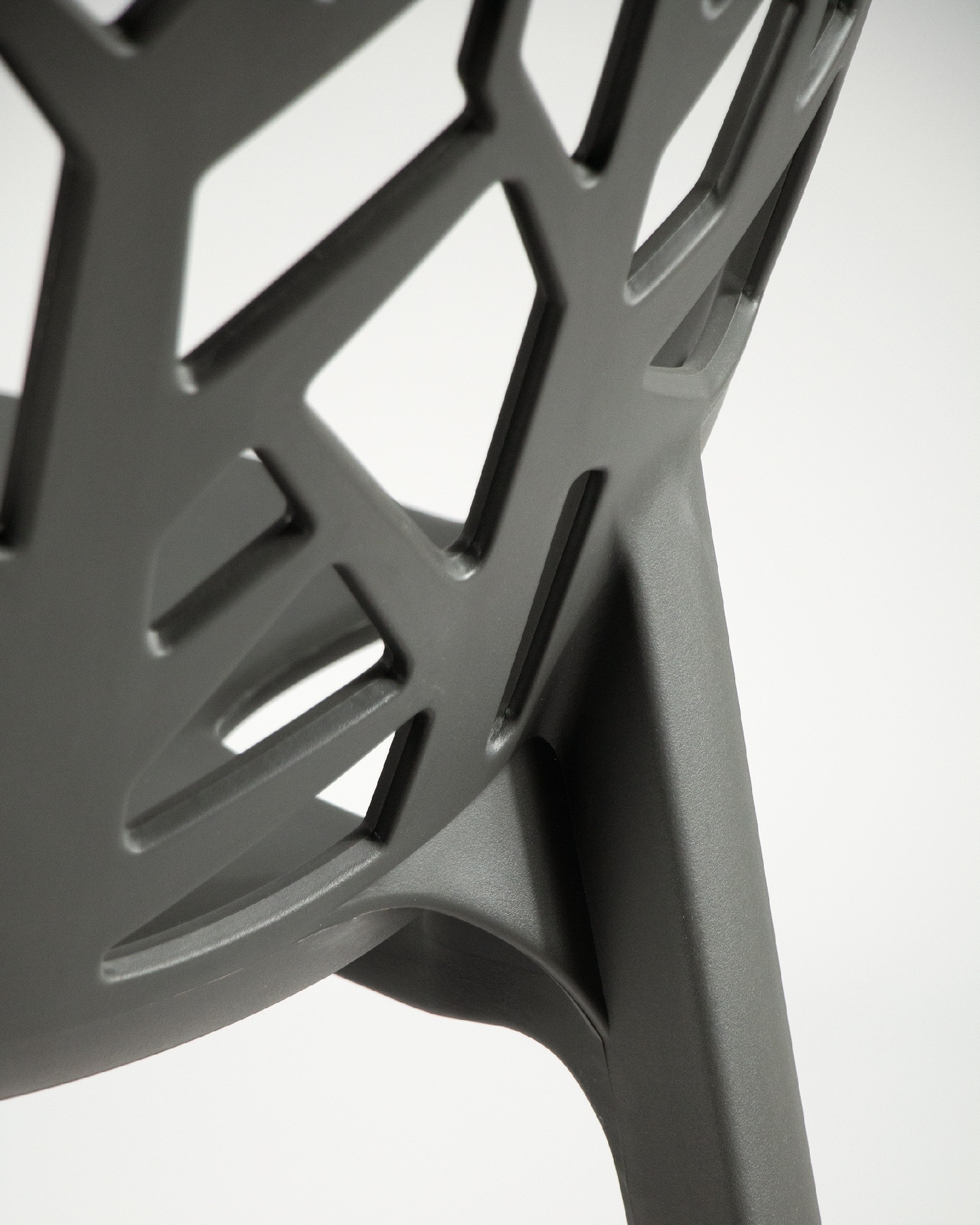 Chair Praga in graphite polypropylene