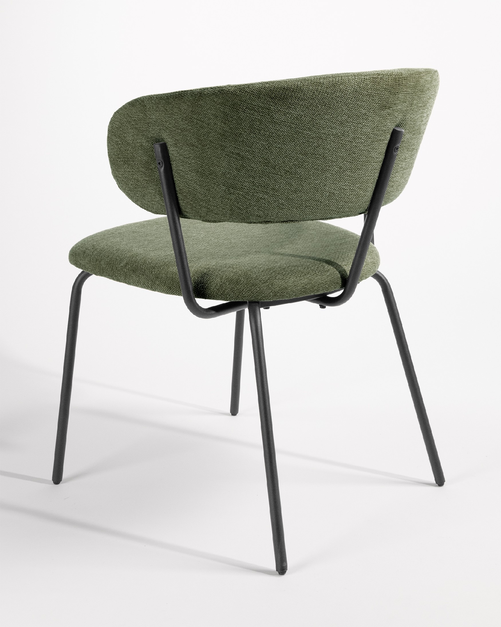 Silla Quebec con tapizado verde y patas metálicas negras
