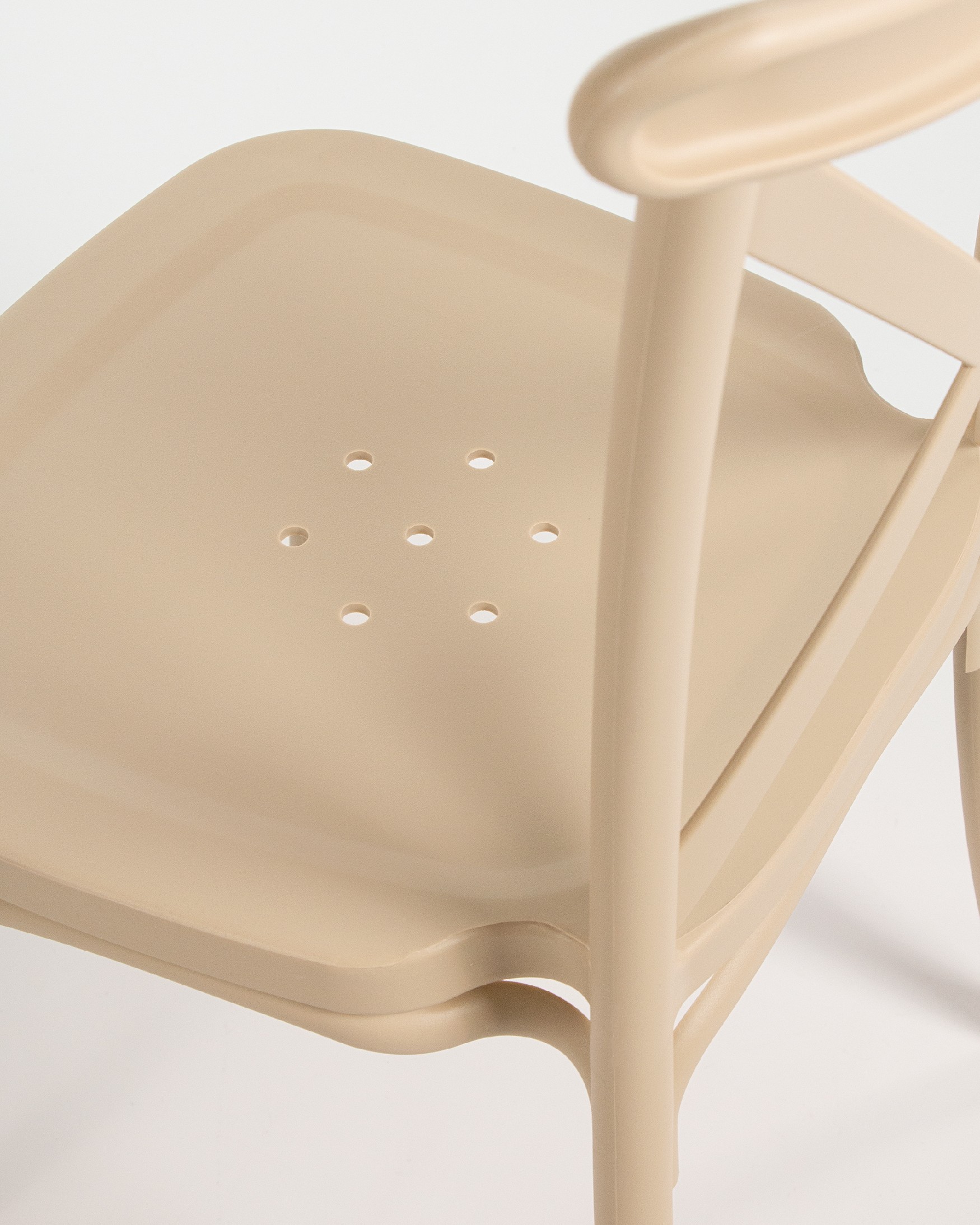 Roma polypropylene chair in sand