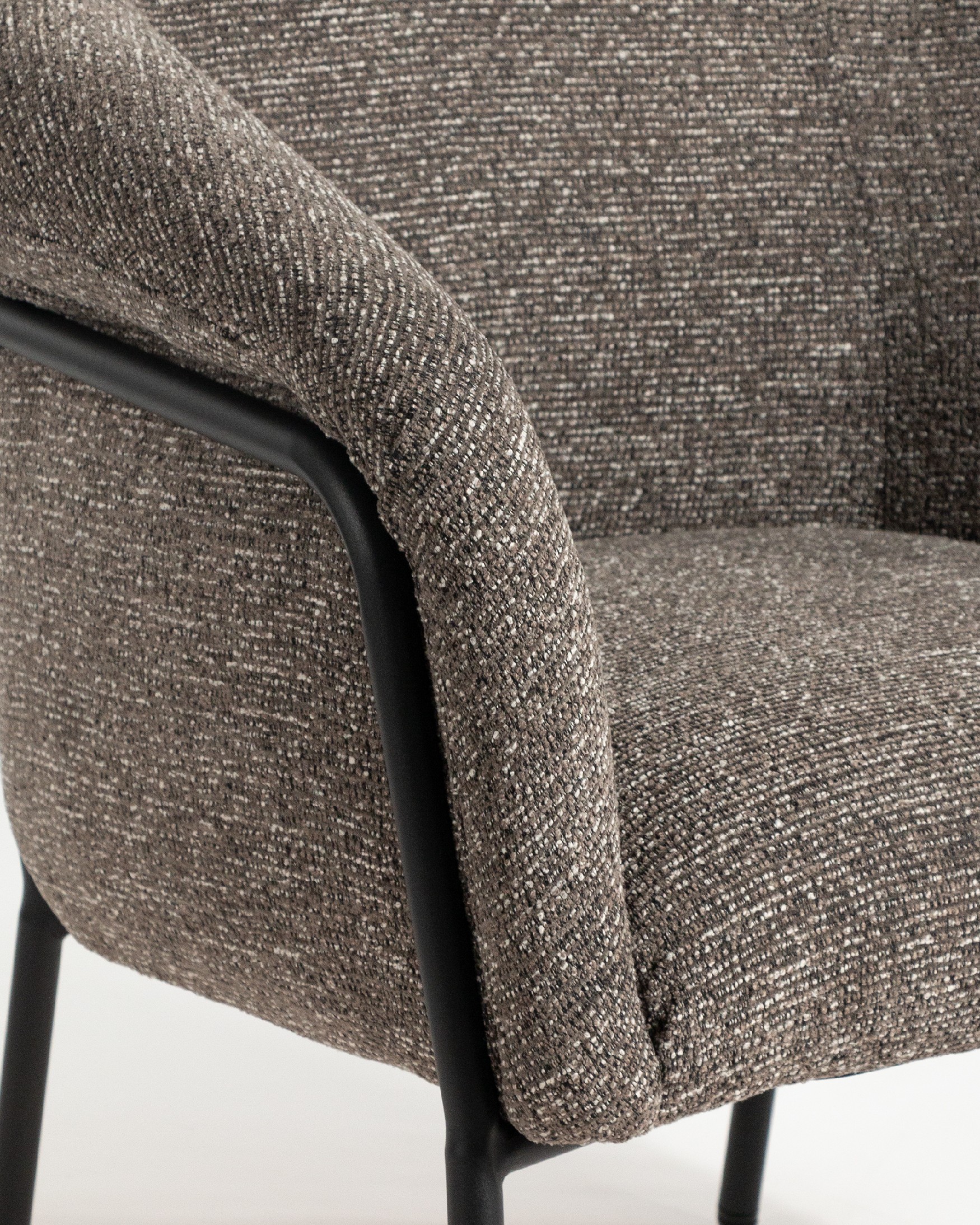 Rose armchair with anthracite upholstery and black metal leg