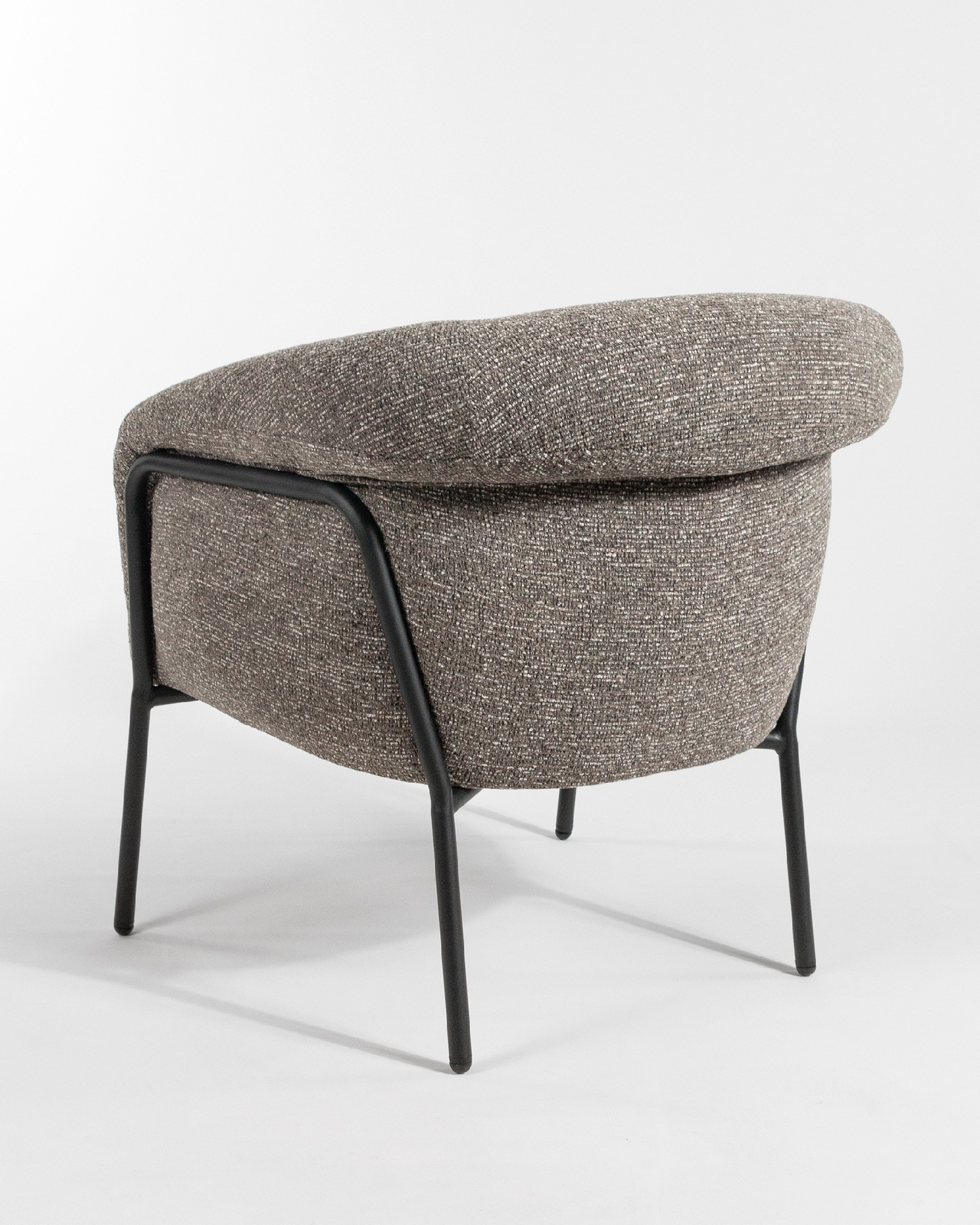 Rose armchair with anthracite upholstery and black metal leg