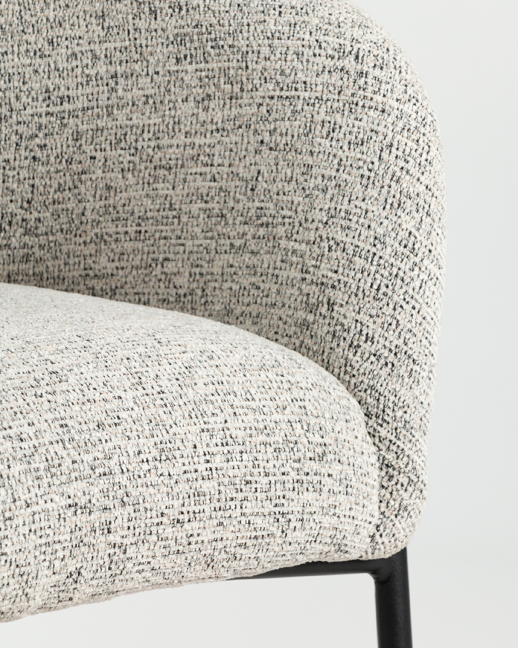 Rose armchair with marbled upholstery and black metal leg