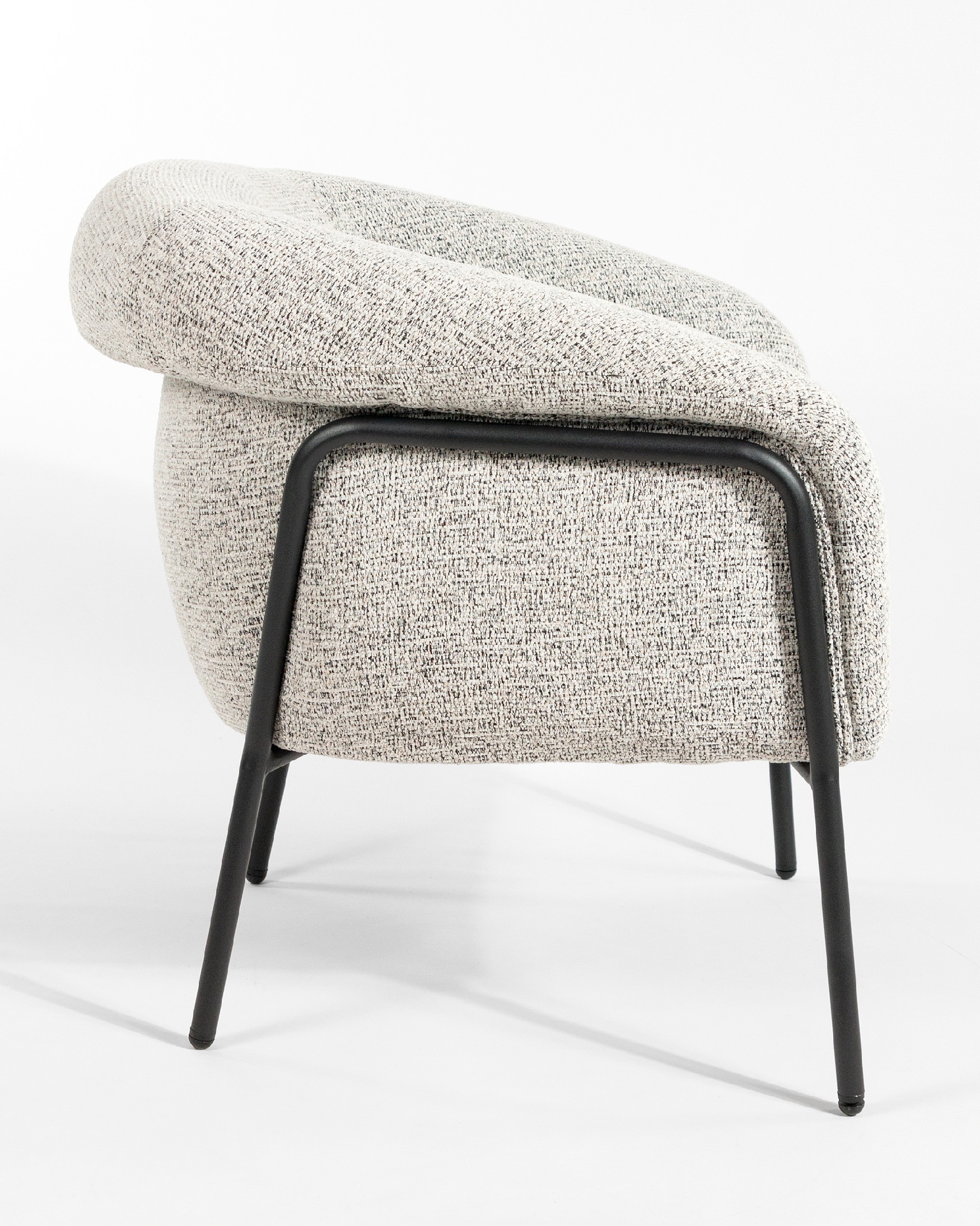 Rose armchair with marbled upholstery and black metal leg