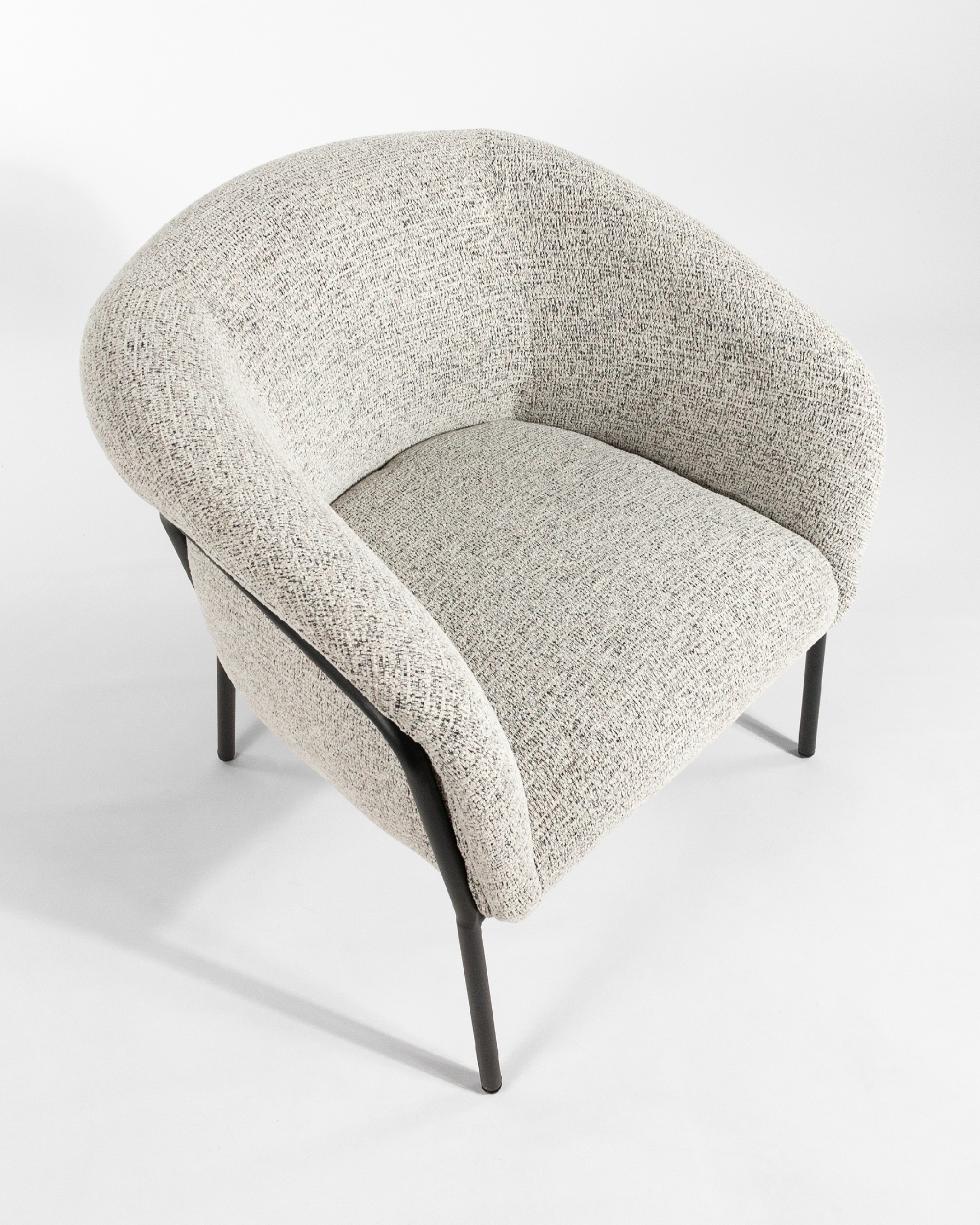 Rose armchair with marbled upholstery and black metal leg