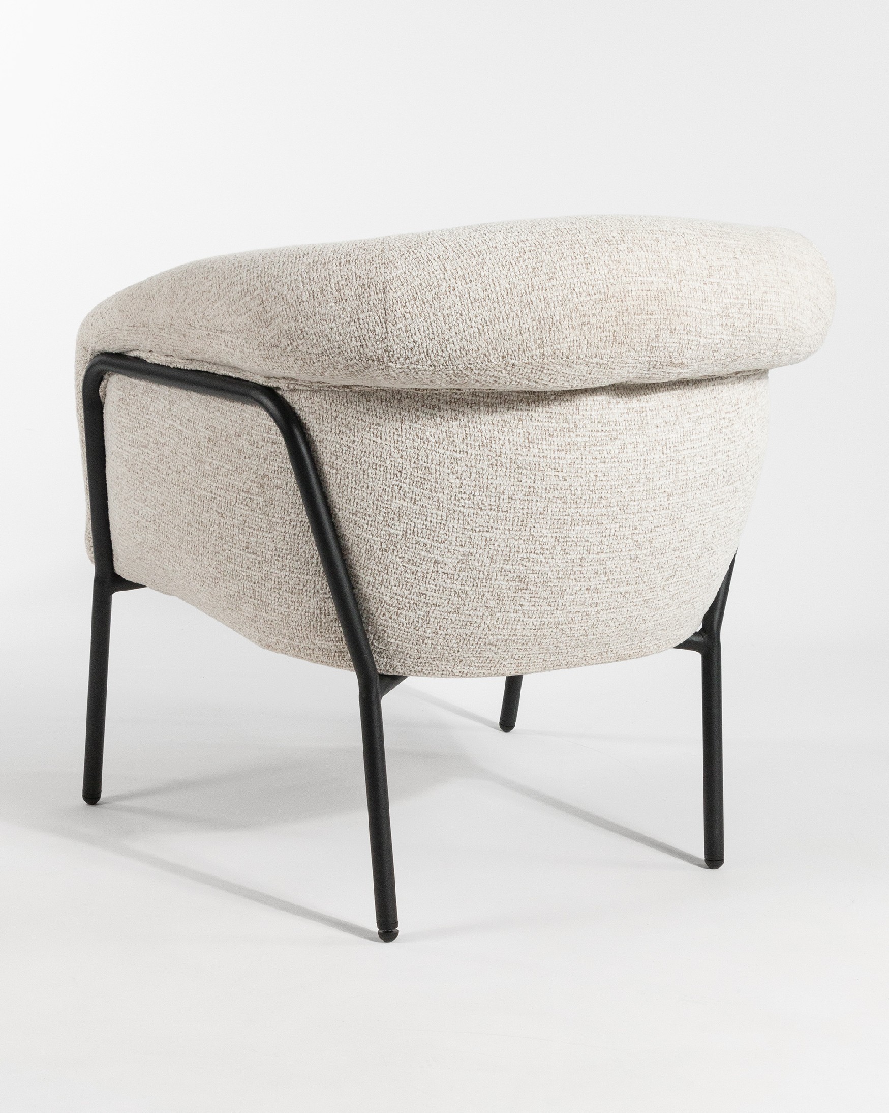 Fauteuil Rose avec revêtement nacré et pied en métal noir