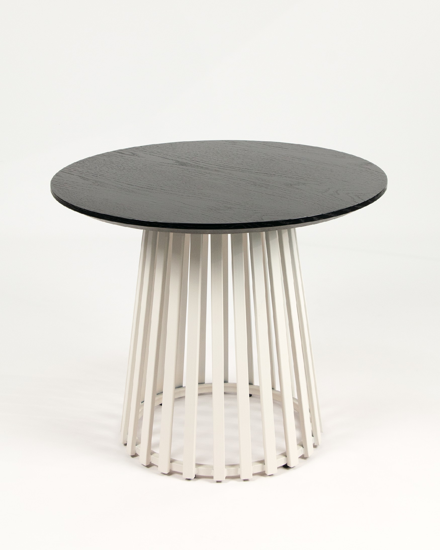 Table d'appoint Sahara ronde avec finition chêne noir et pied métallique ivoire Ø 60 cm