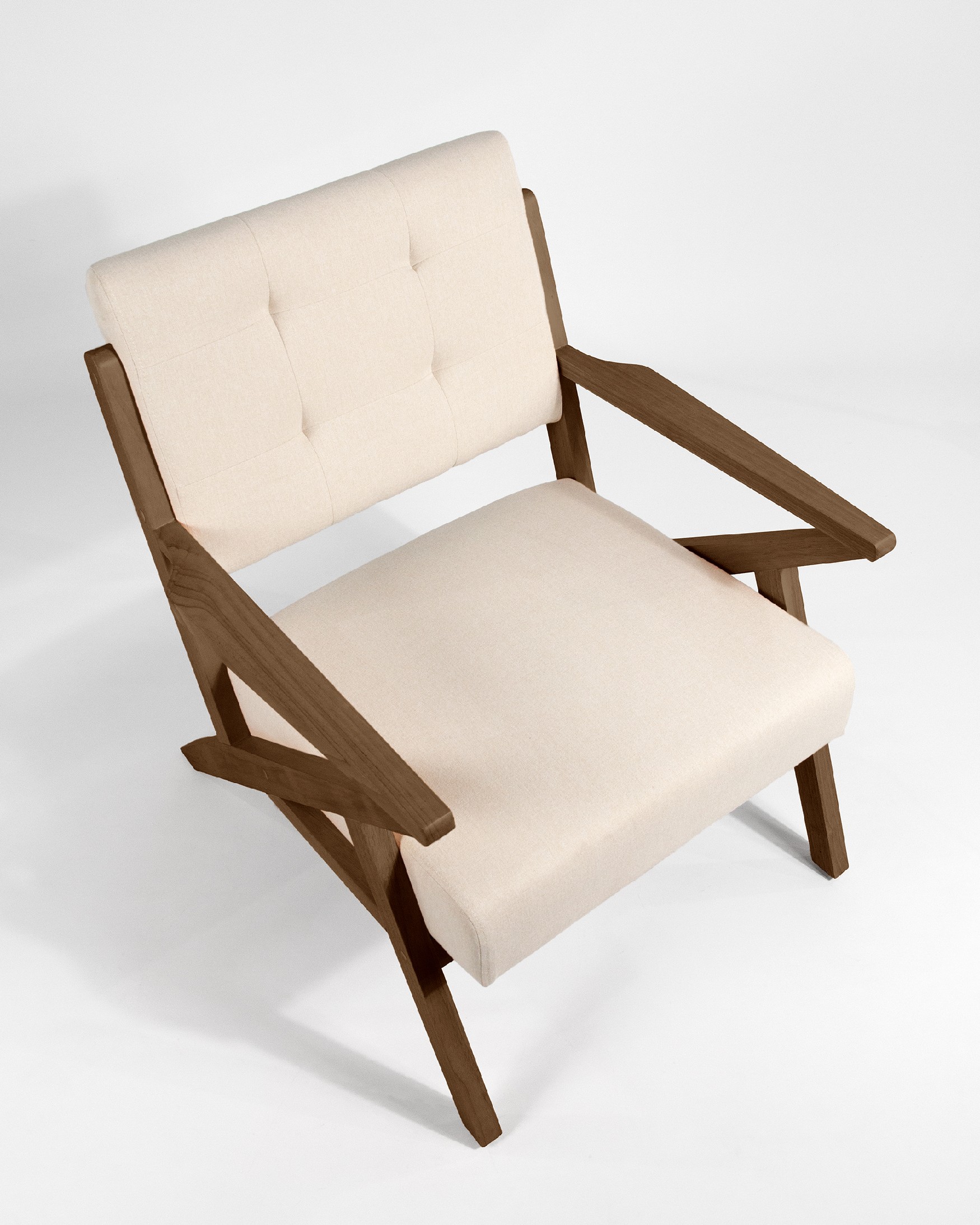 Fauteuil Sakura avec tapisserie sable et finition en bois foncé