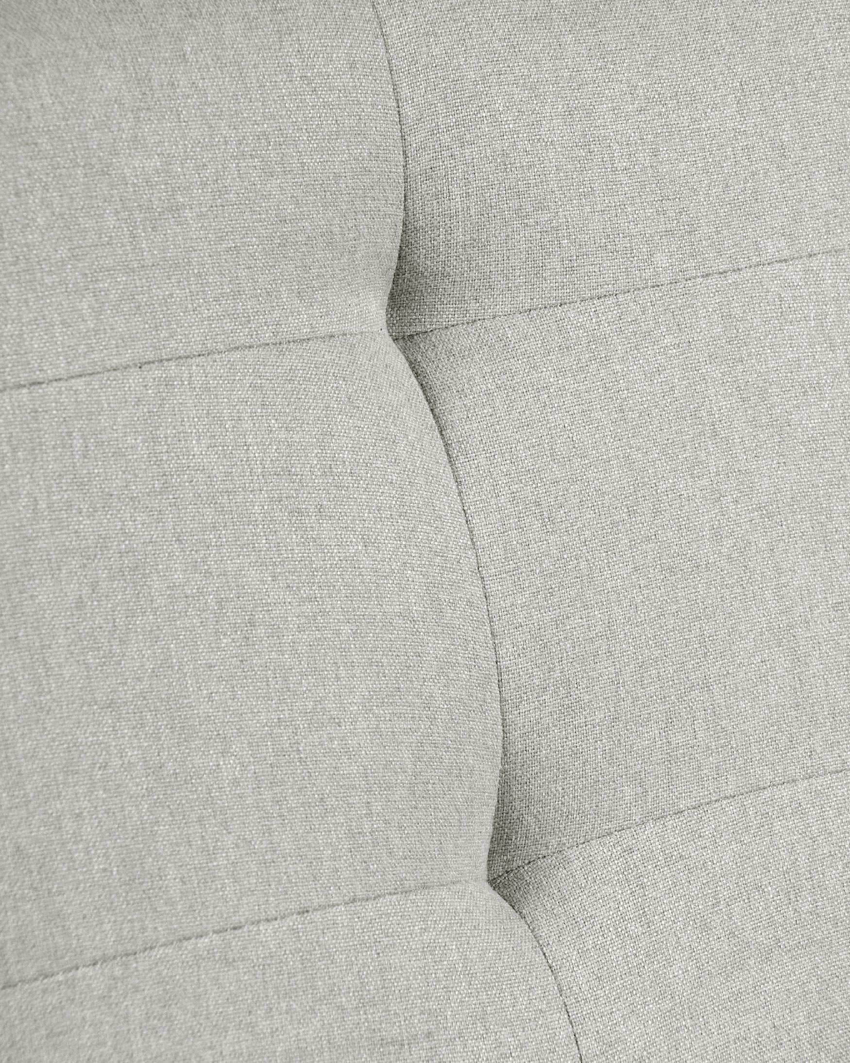 Fauteuil Sakura avec rembourrage gris et finition en bois foncé