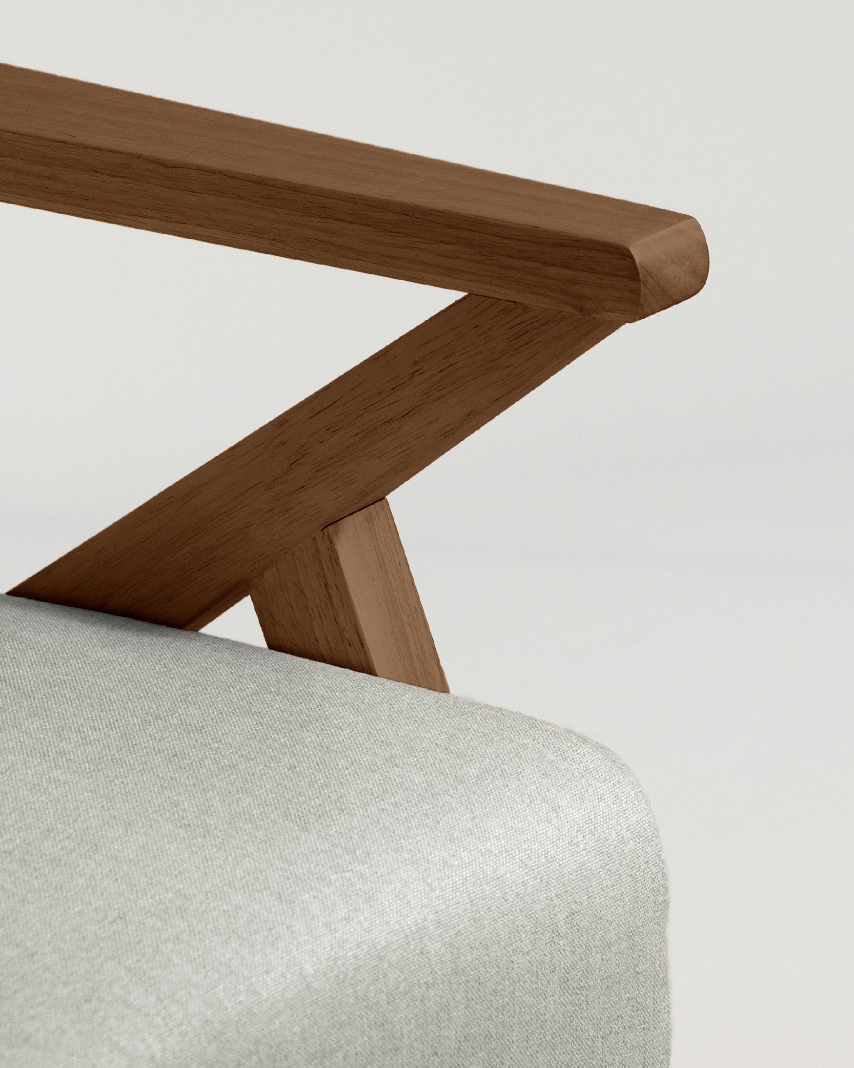 Fauteuil Sakura avec rembourrage gris et finition en bois foncé