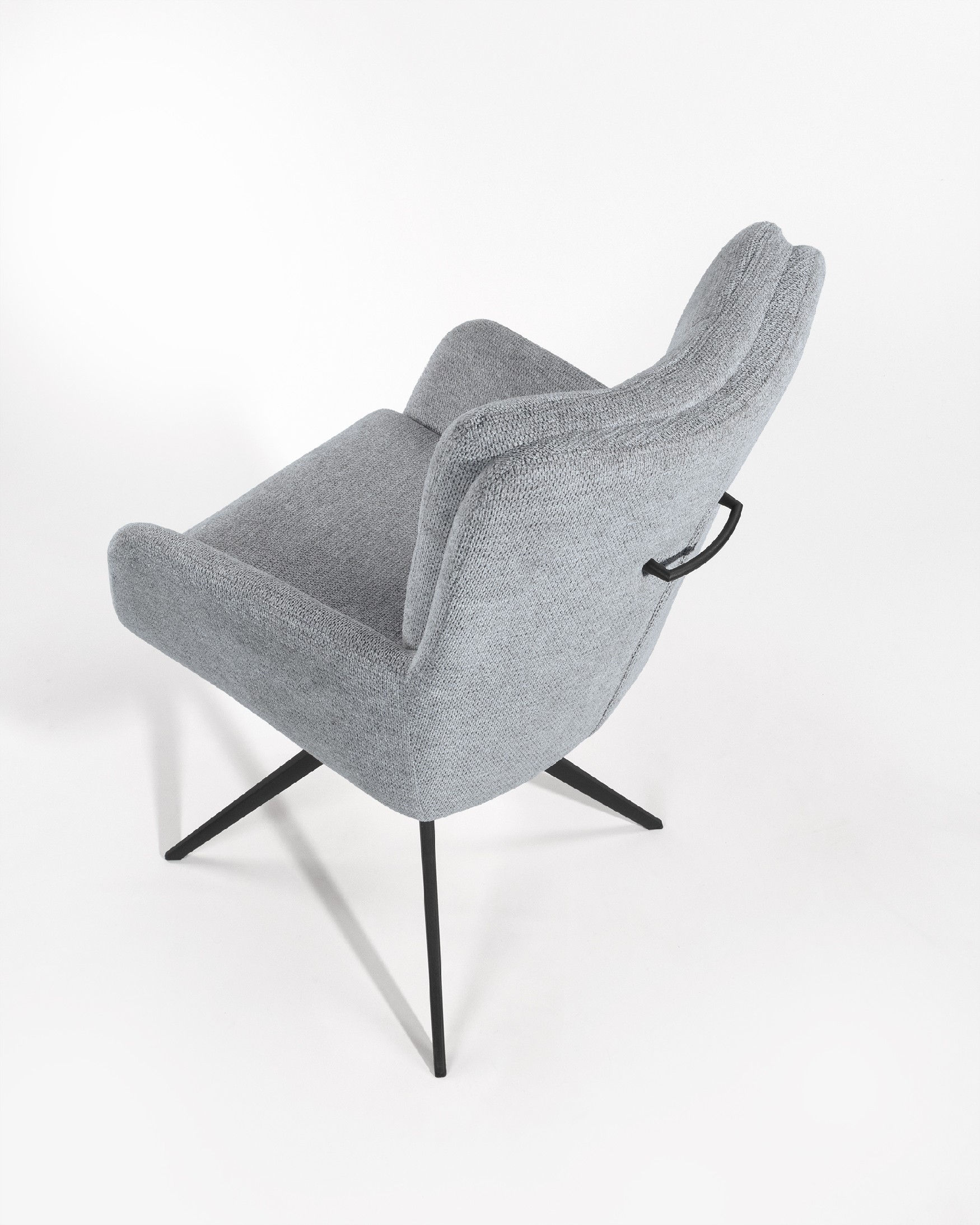 Silla Salta giratoria 360º con función return, tapizado gris y patas metálicas negras
