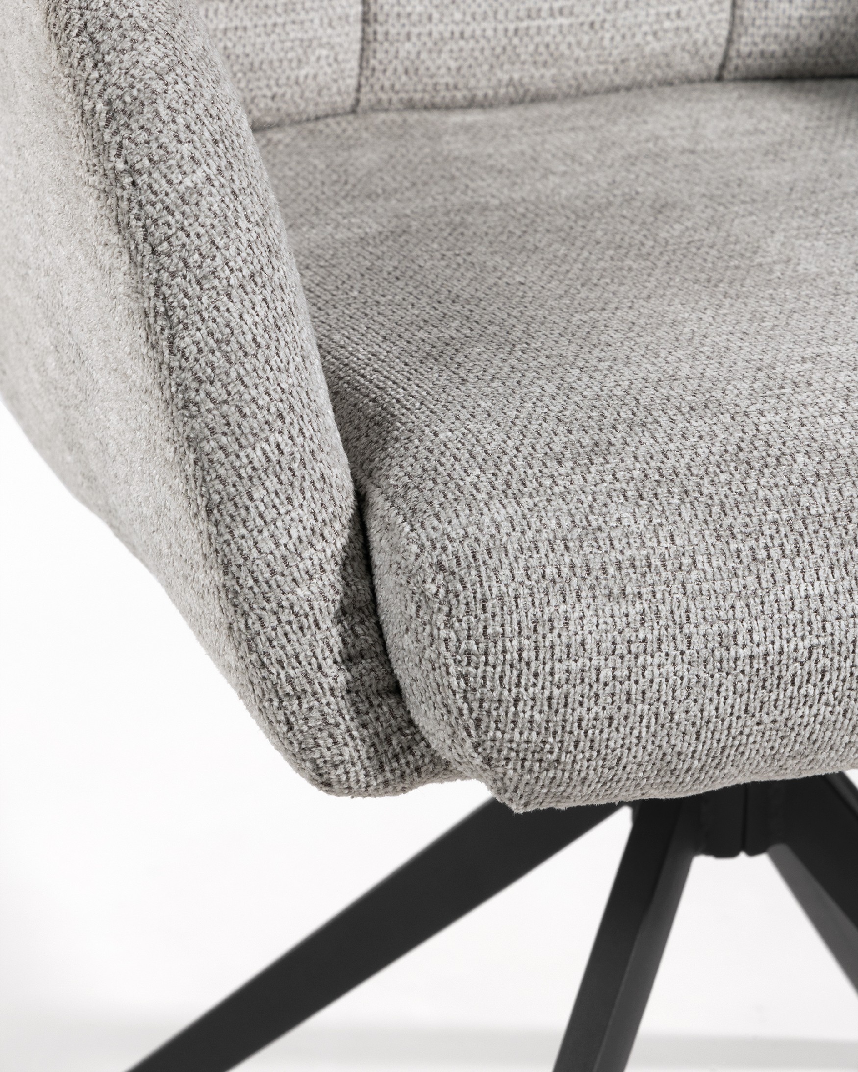 Salta chair 360º swivel with return function, pearl upholstery and black metal legs