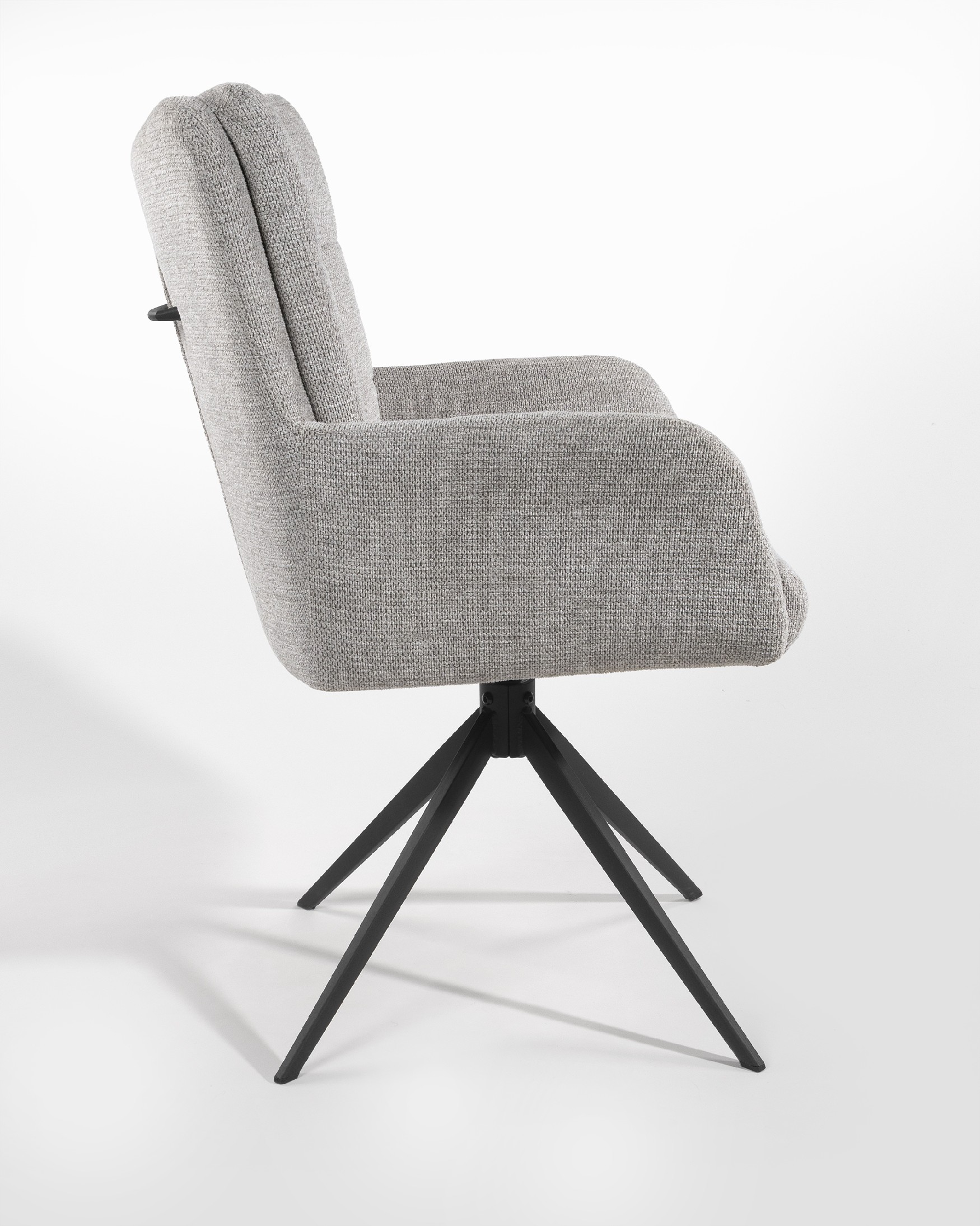 Salta chair 360º swivel with return function, pearl upholstery and black metal legs