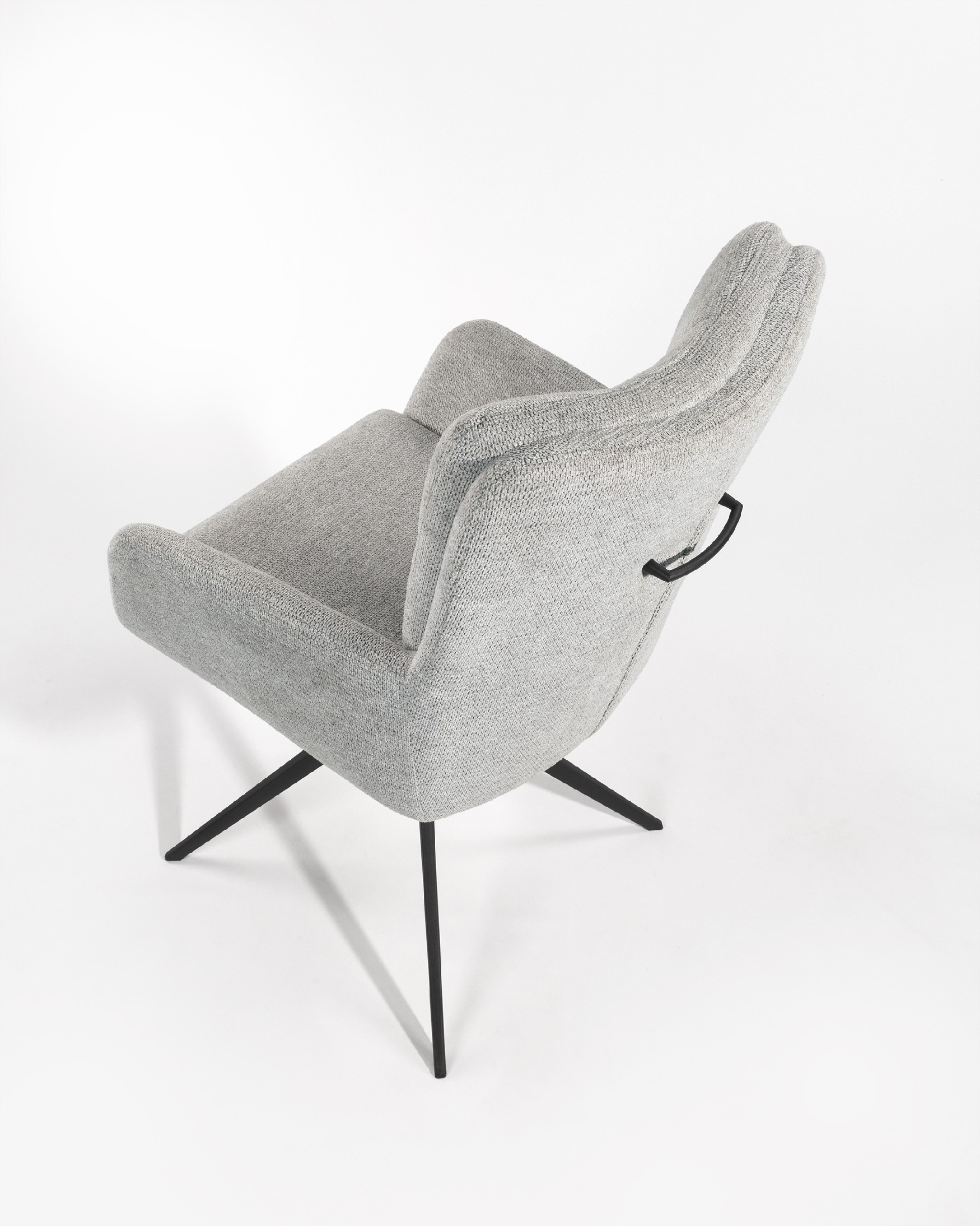 Salta chair 360º swivel with return function, pearl upholstery and black metal legs