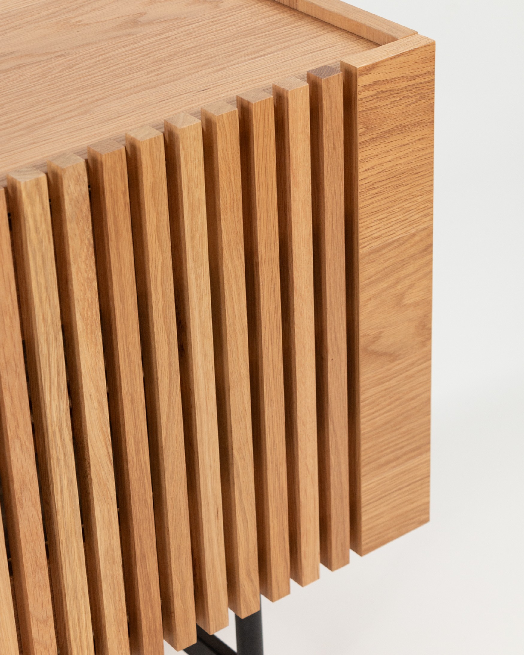 Samurai TV cabinet with 2 doors and two drawers made of natural oak veneer 160 x 70 cm