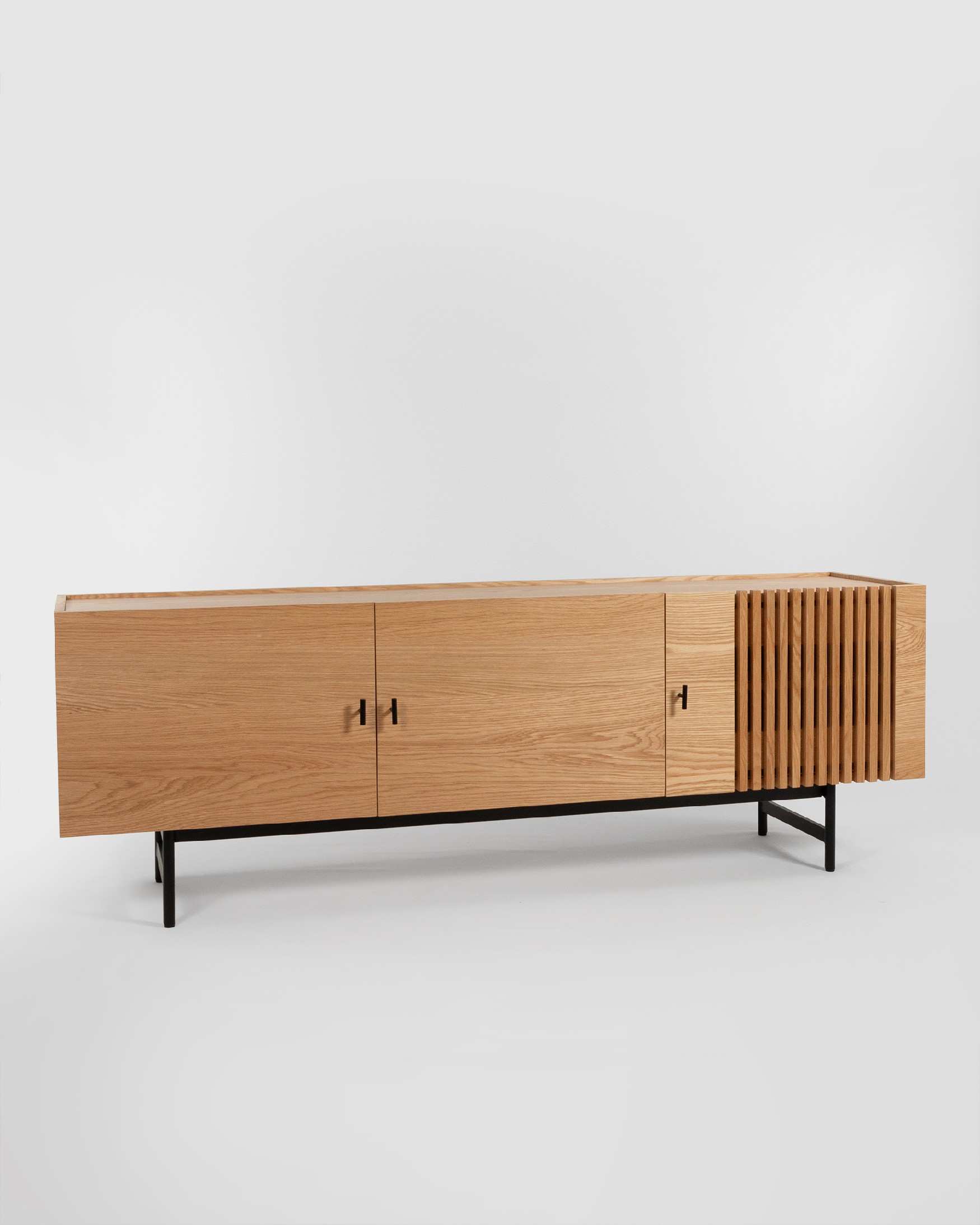 Mueble TV Samurai 3 puertas de chapa natural de roble 180 x 62 cm