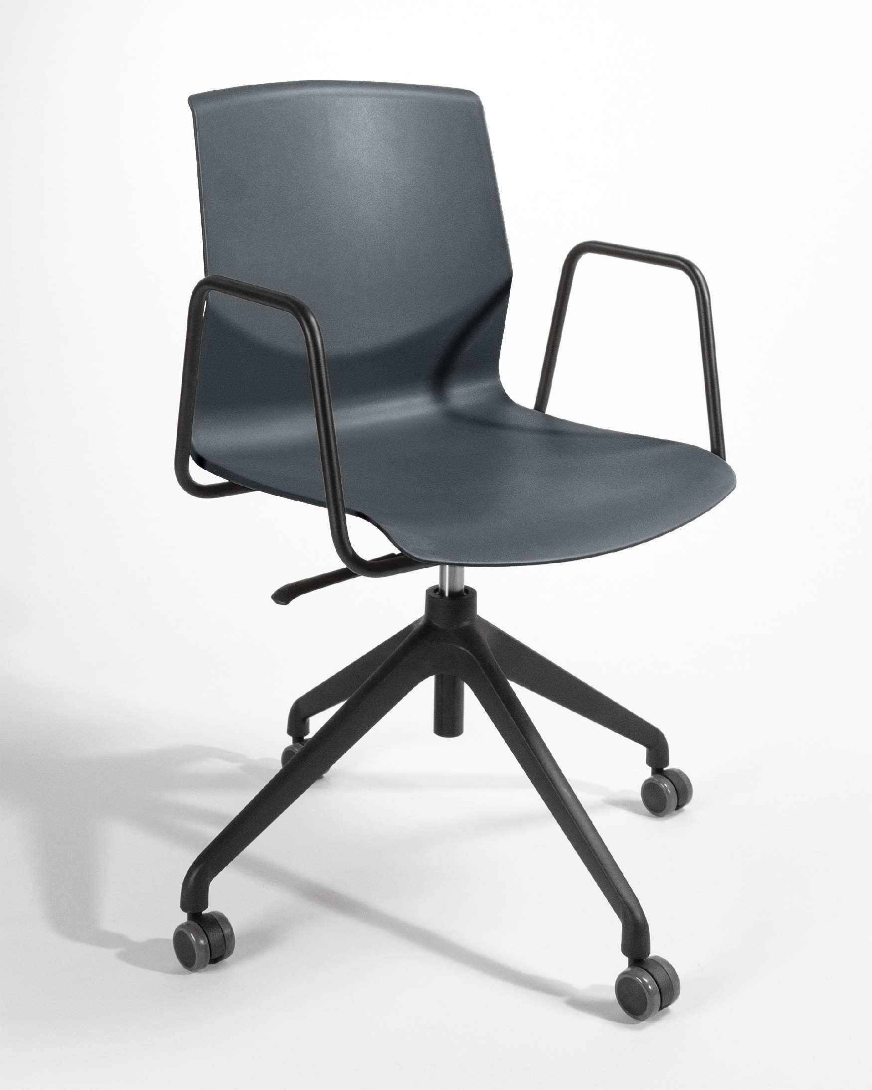 Seattle desk chair made of black polypropylene with black legs