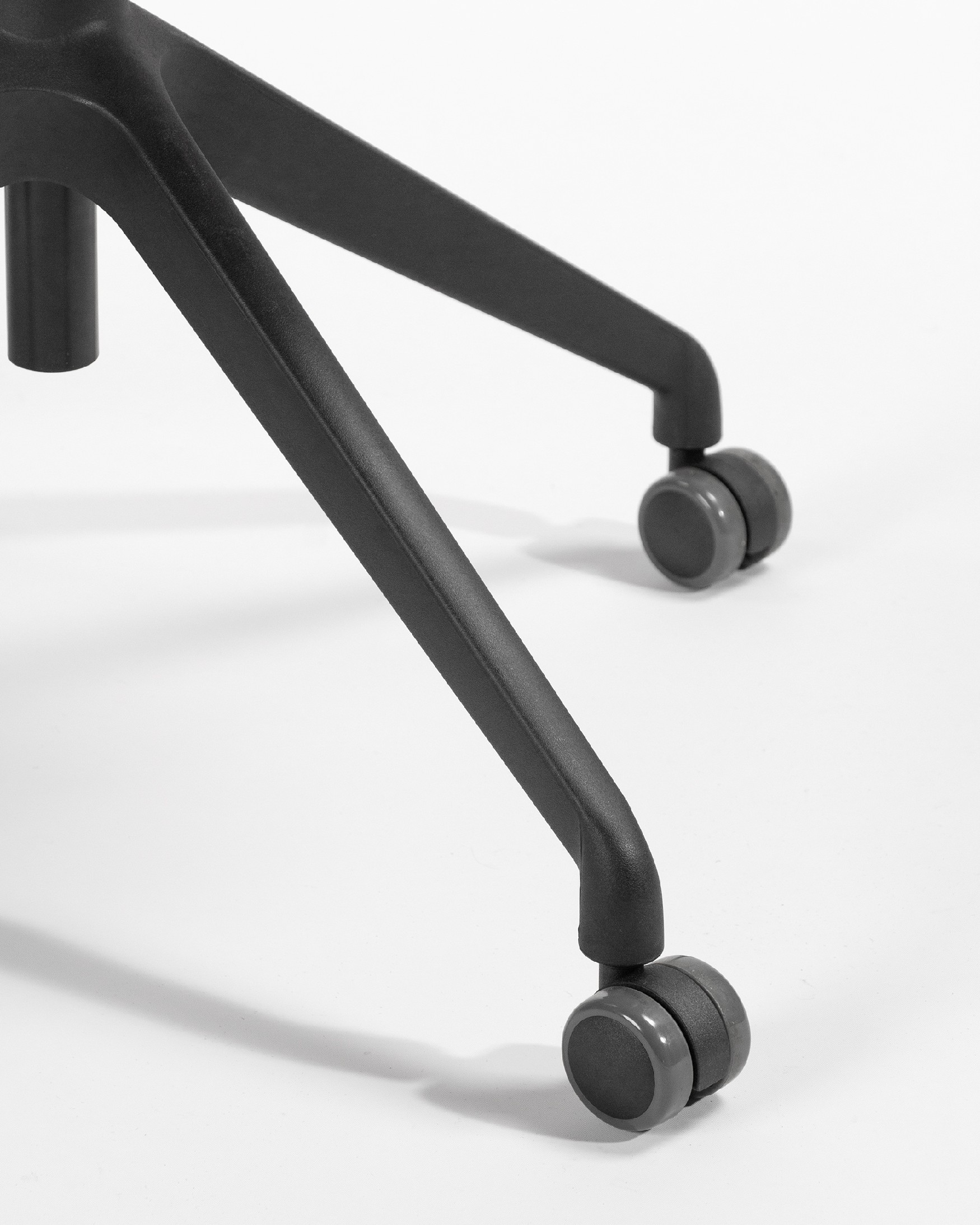 Seattle desk chair made of black polypropylene with black legs