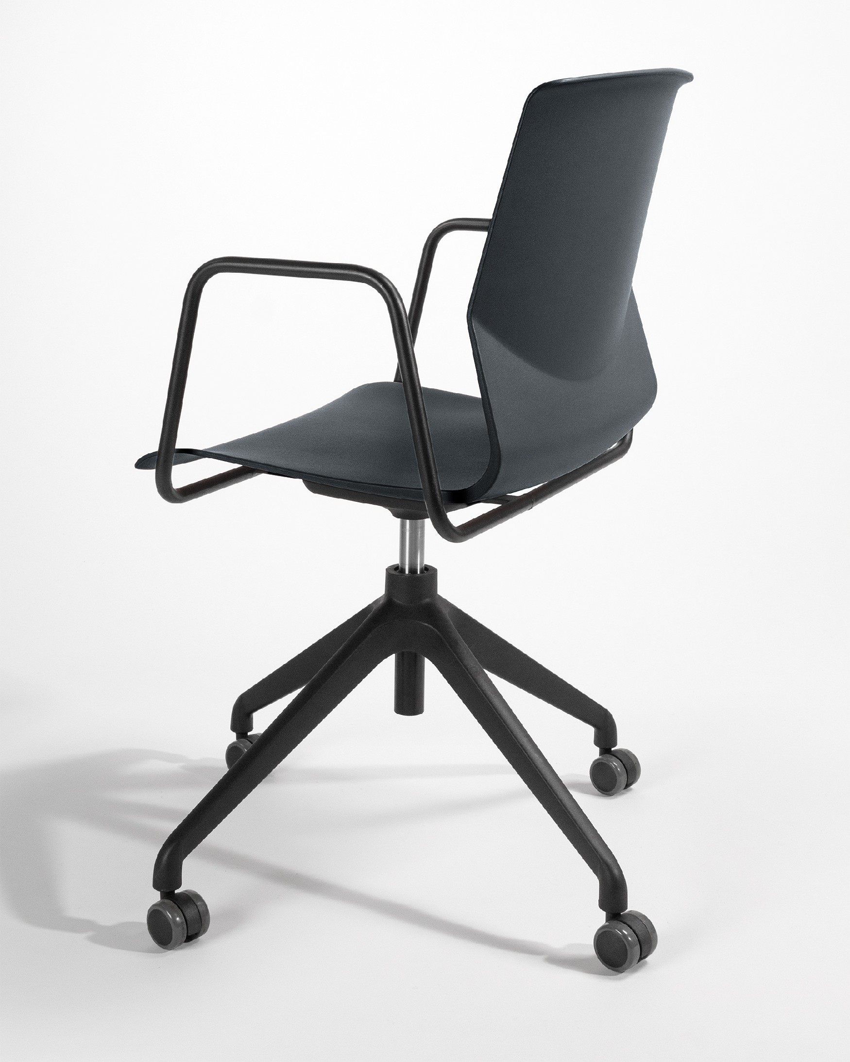 Seattle desk chair made of black polypropylene with black legs