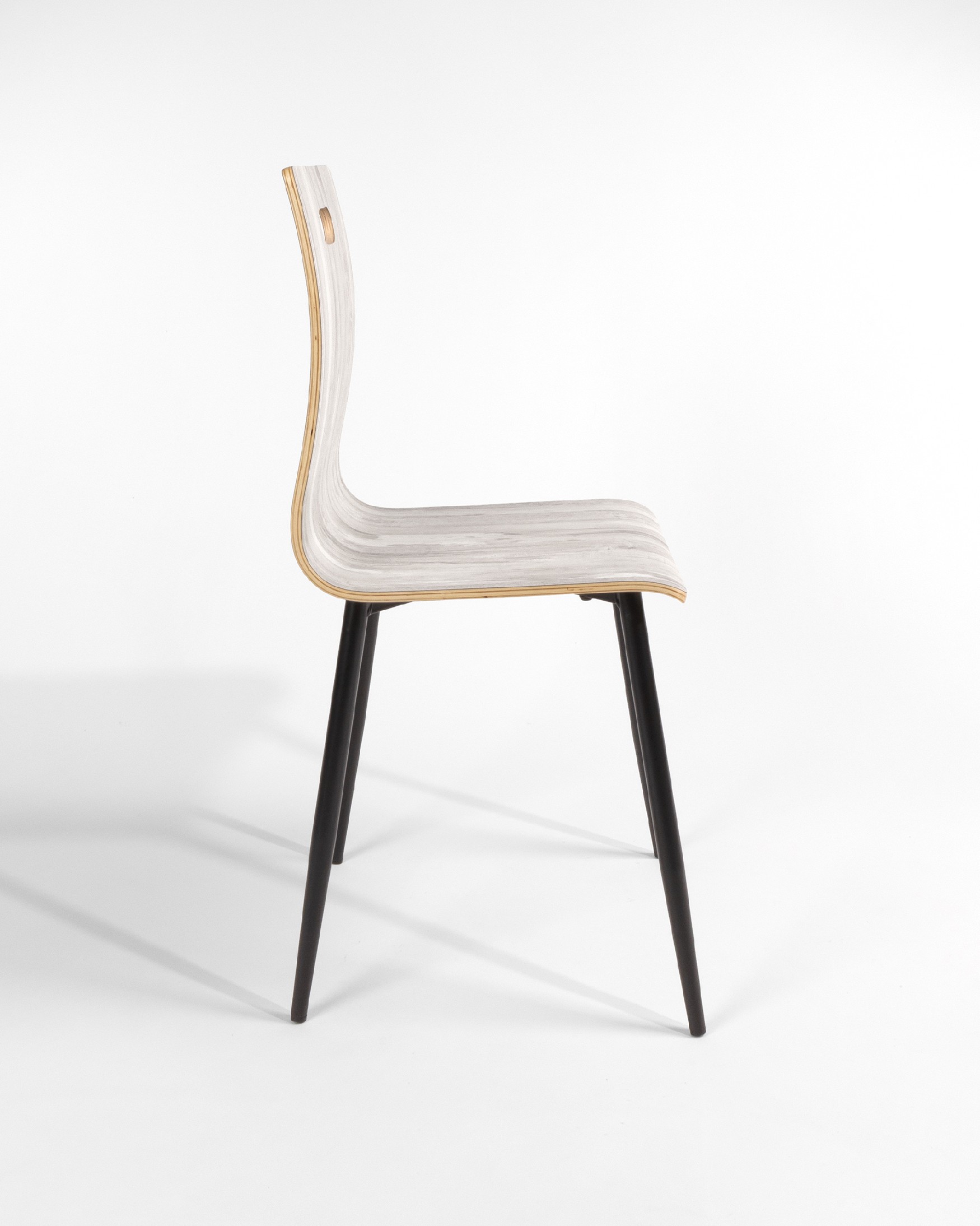 Sofia chair with artic finish and black metal legs