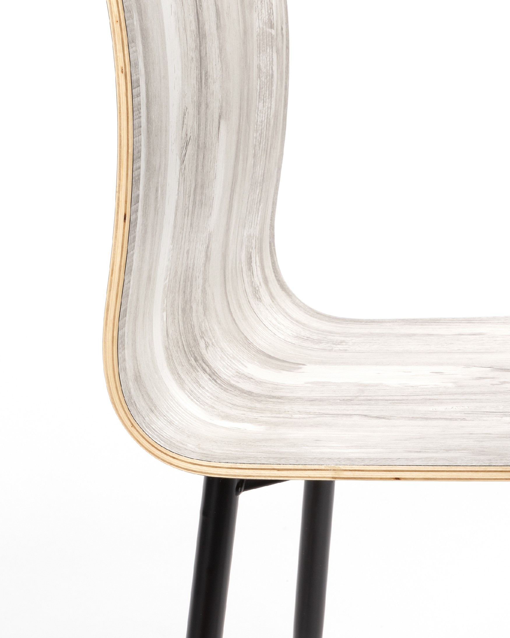 Sofia chair with artic finish and black metal legs