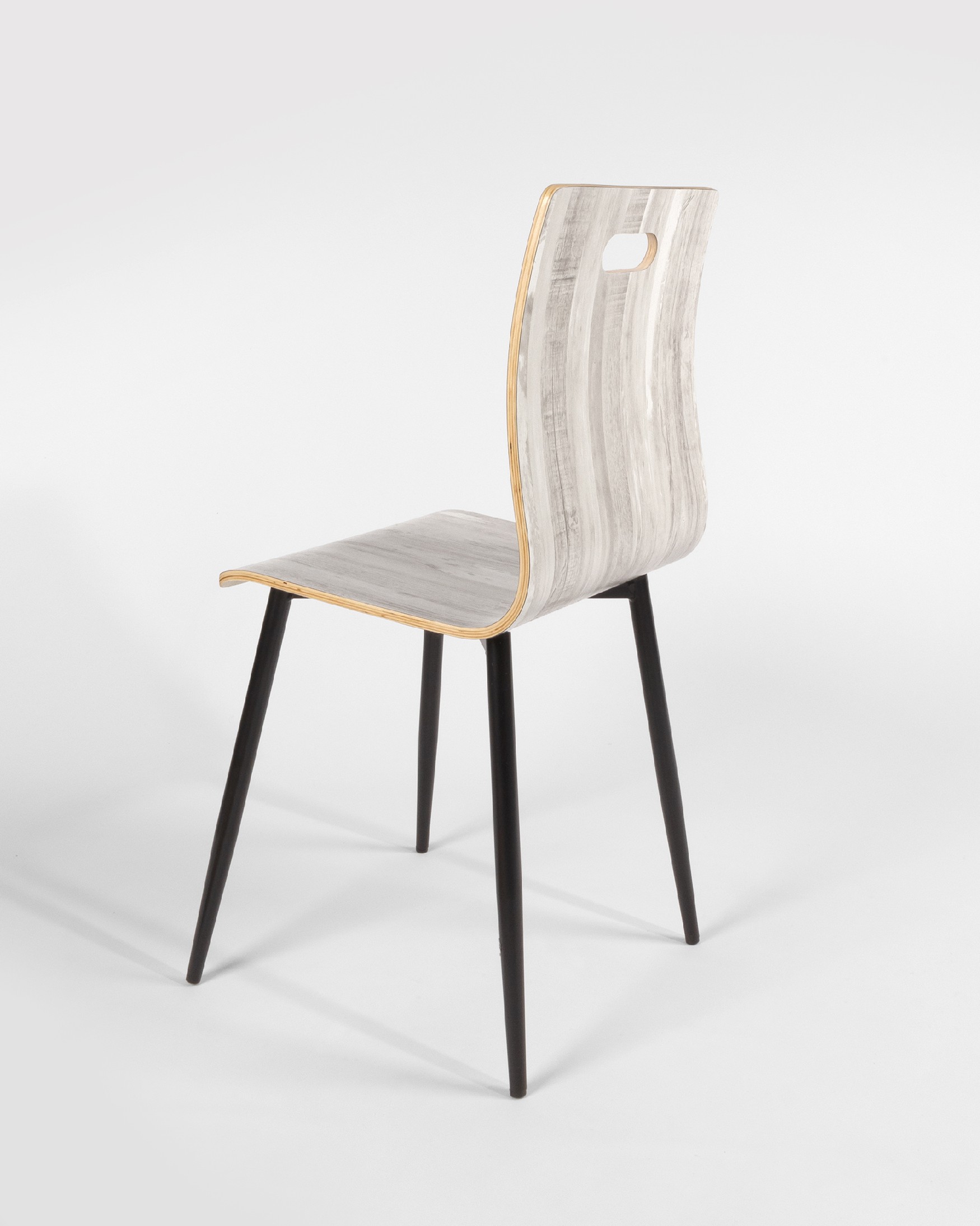 Sofia chair with artic finish and black metal legs