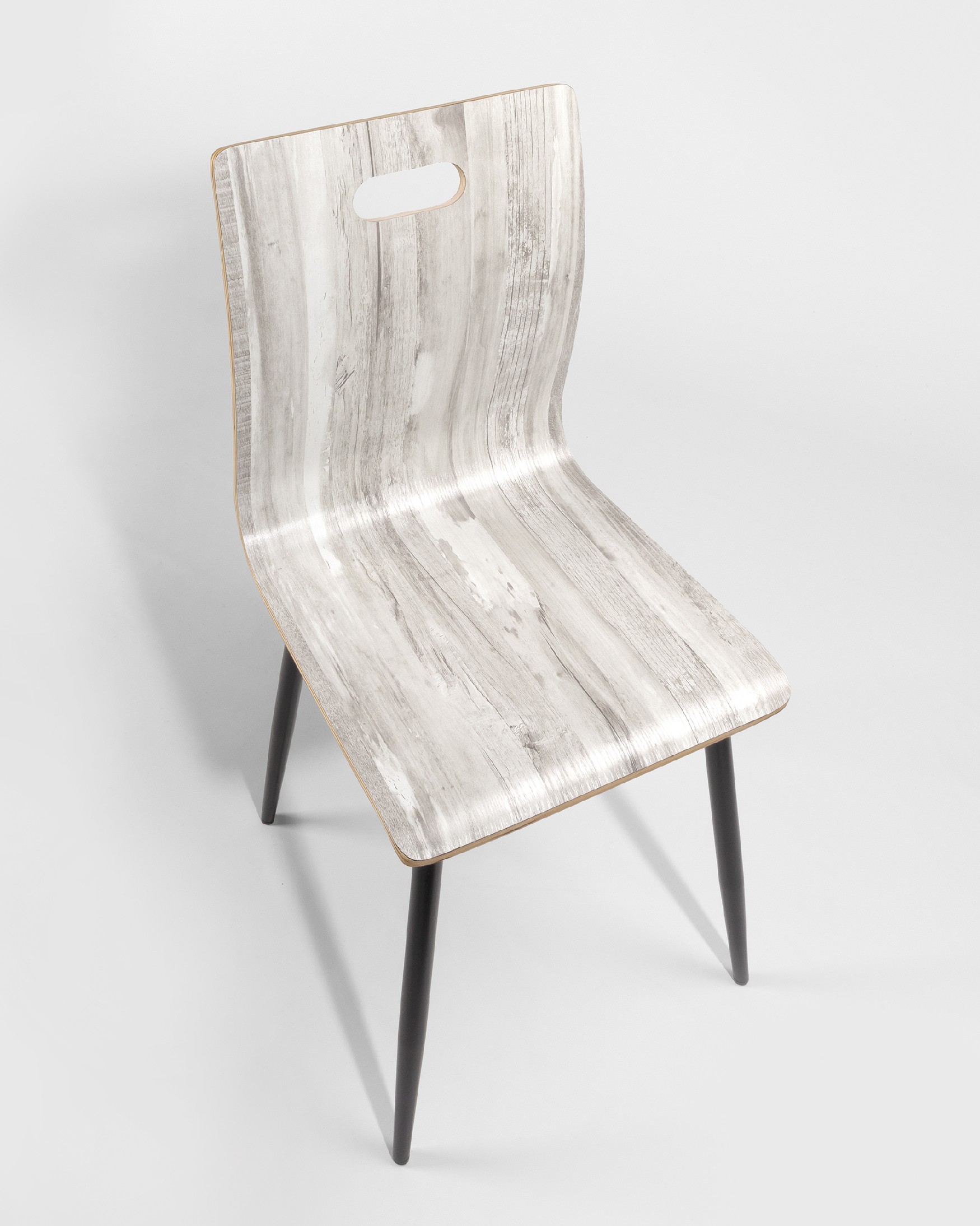 Sofia chair with artic finish and black metal legs