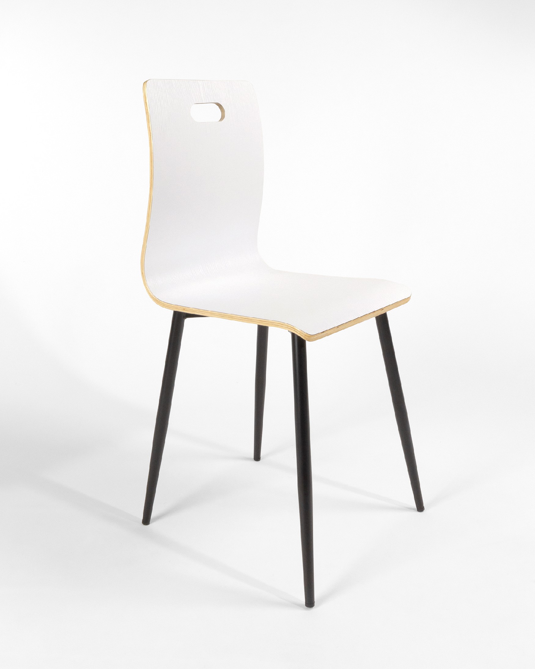 Silla Sofia acabado soul blanco y patas metálicas negras