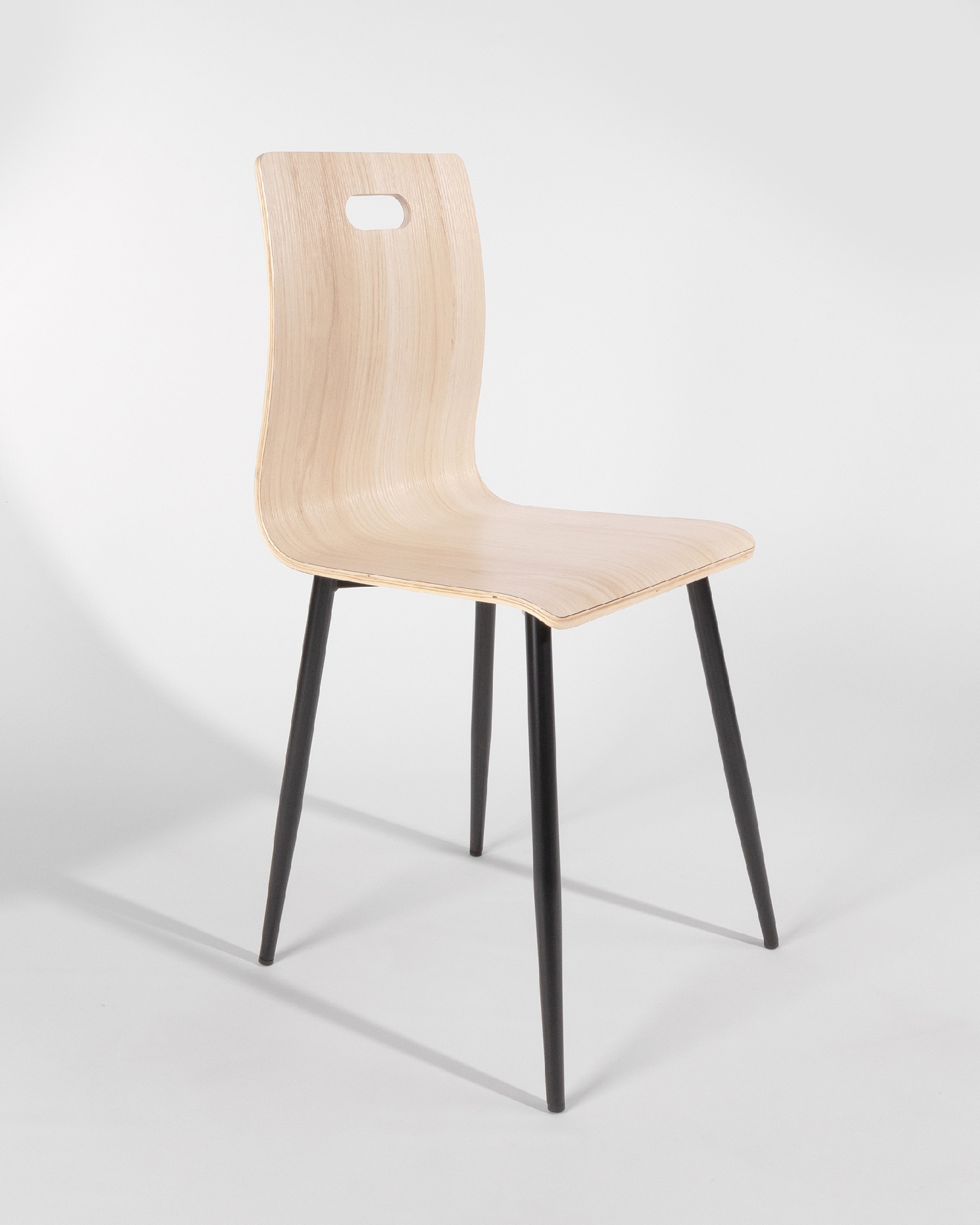Chaise Sofia finition alpin et pieds métalliques noirs
