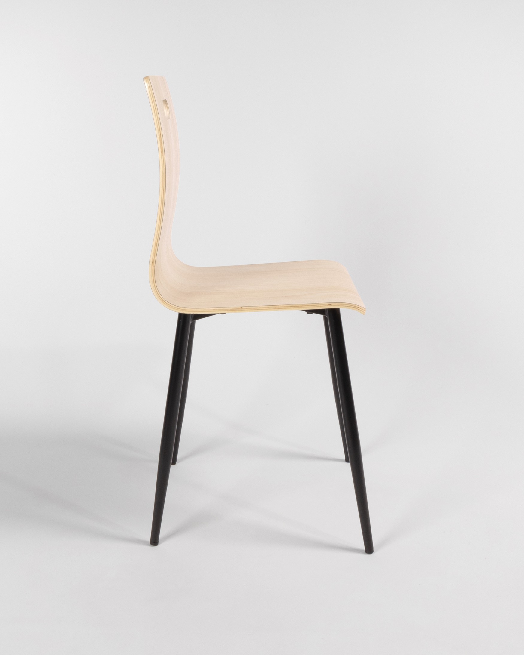 Chaise Sofia finition alpin et pieds métalliques noirs