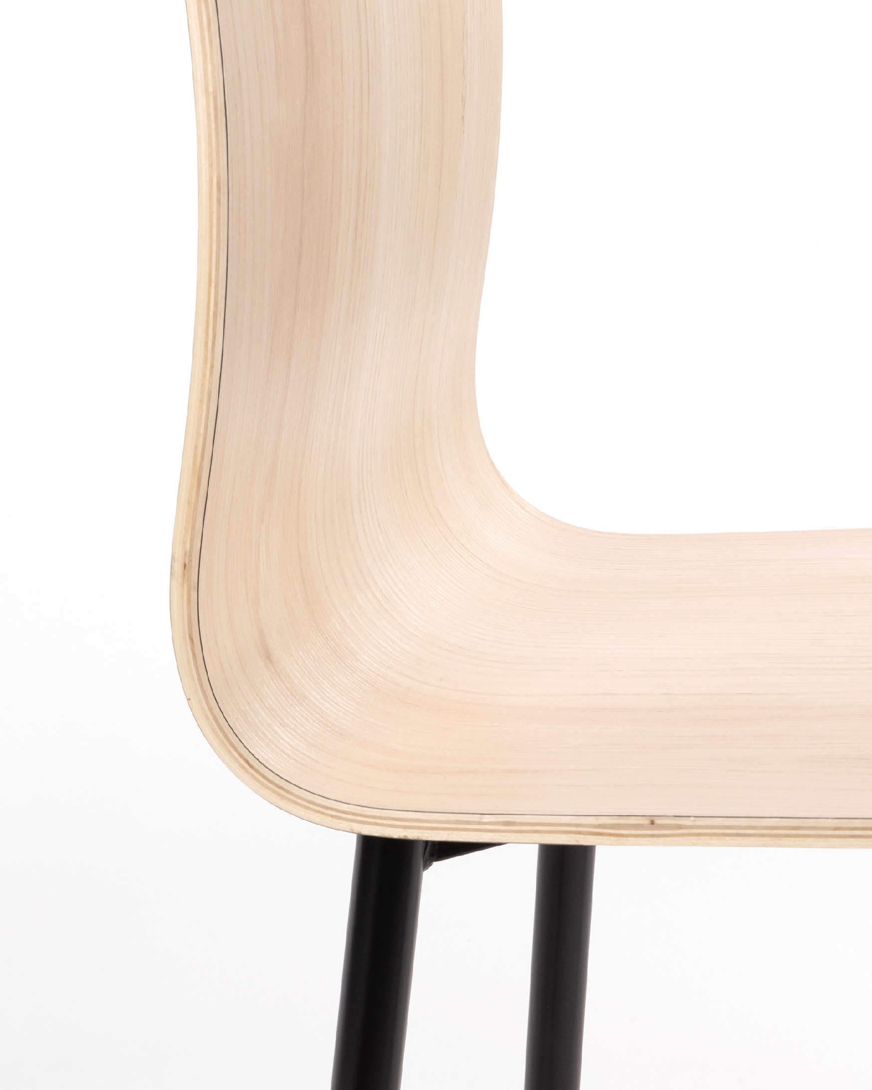 Chaise Sofia finition alpin et pieds métalliques noirs