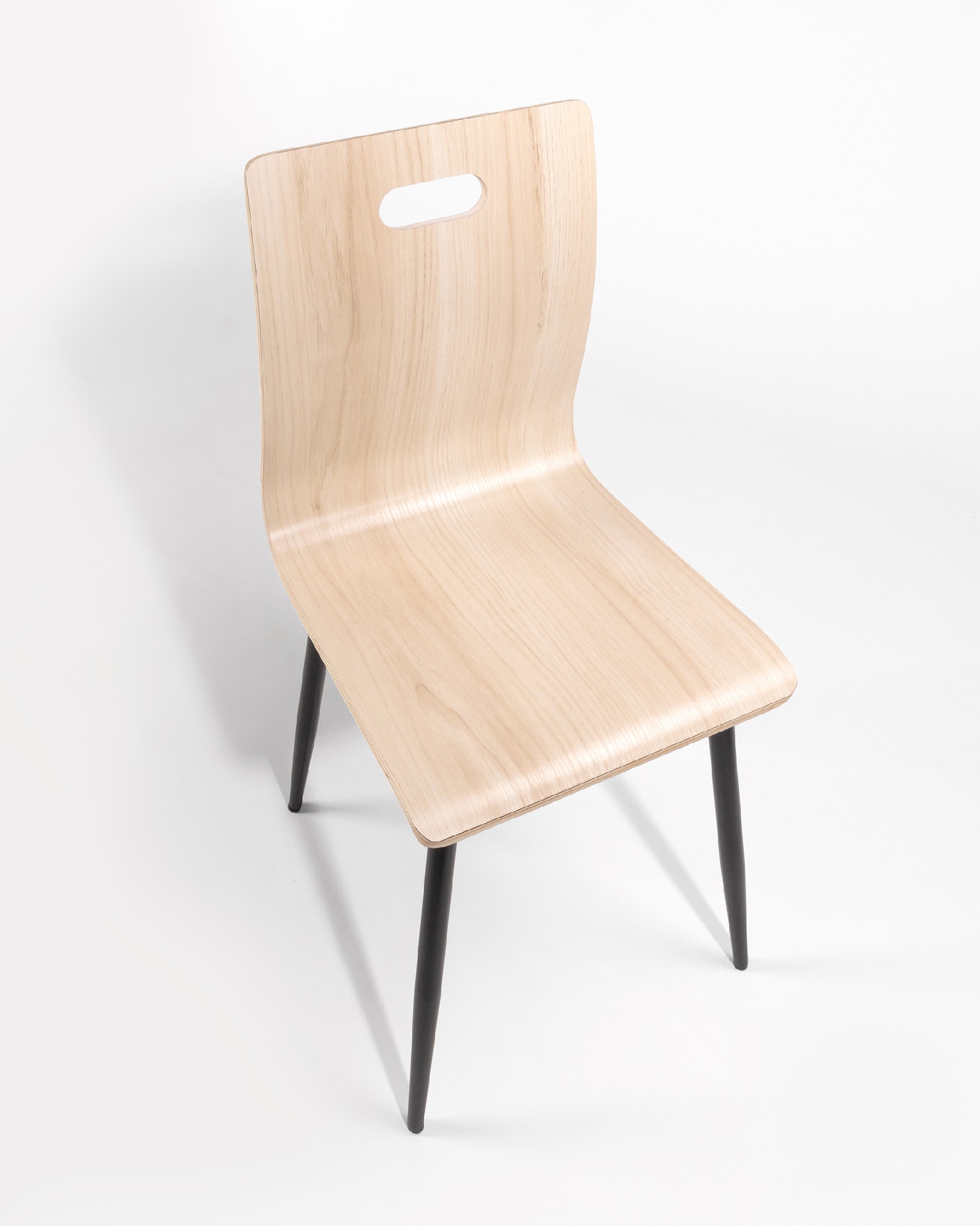 Chaise Sofia finition alpin et pieds métalliques noirs