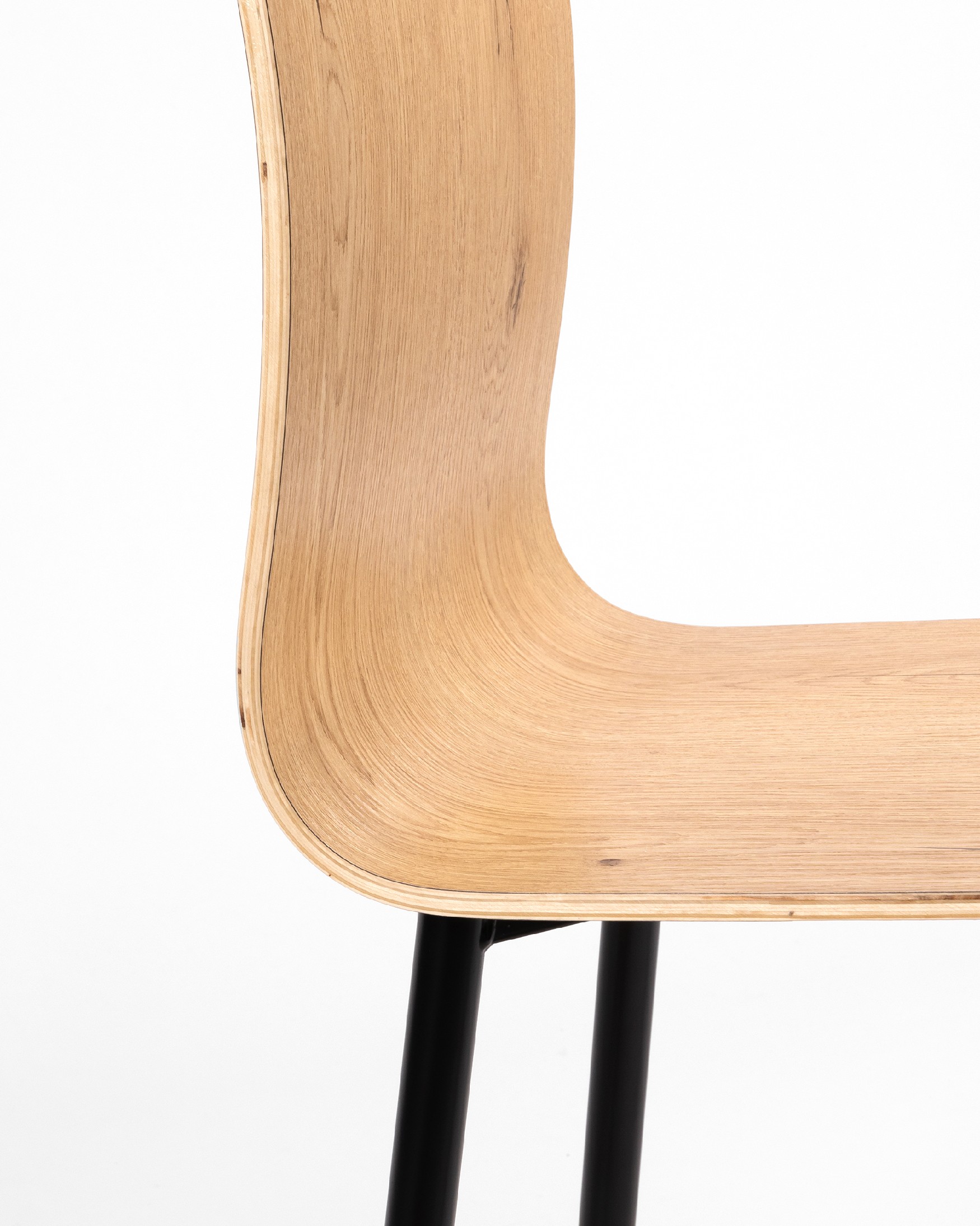 Sofia chair with oak finish and black metal legs