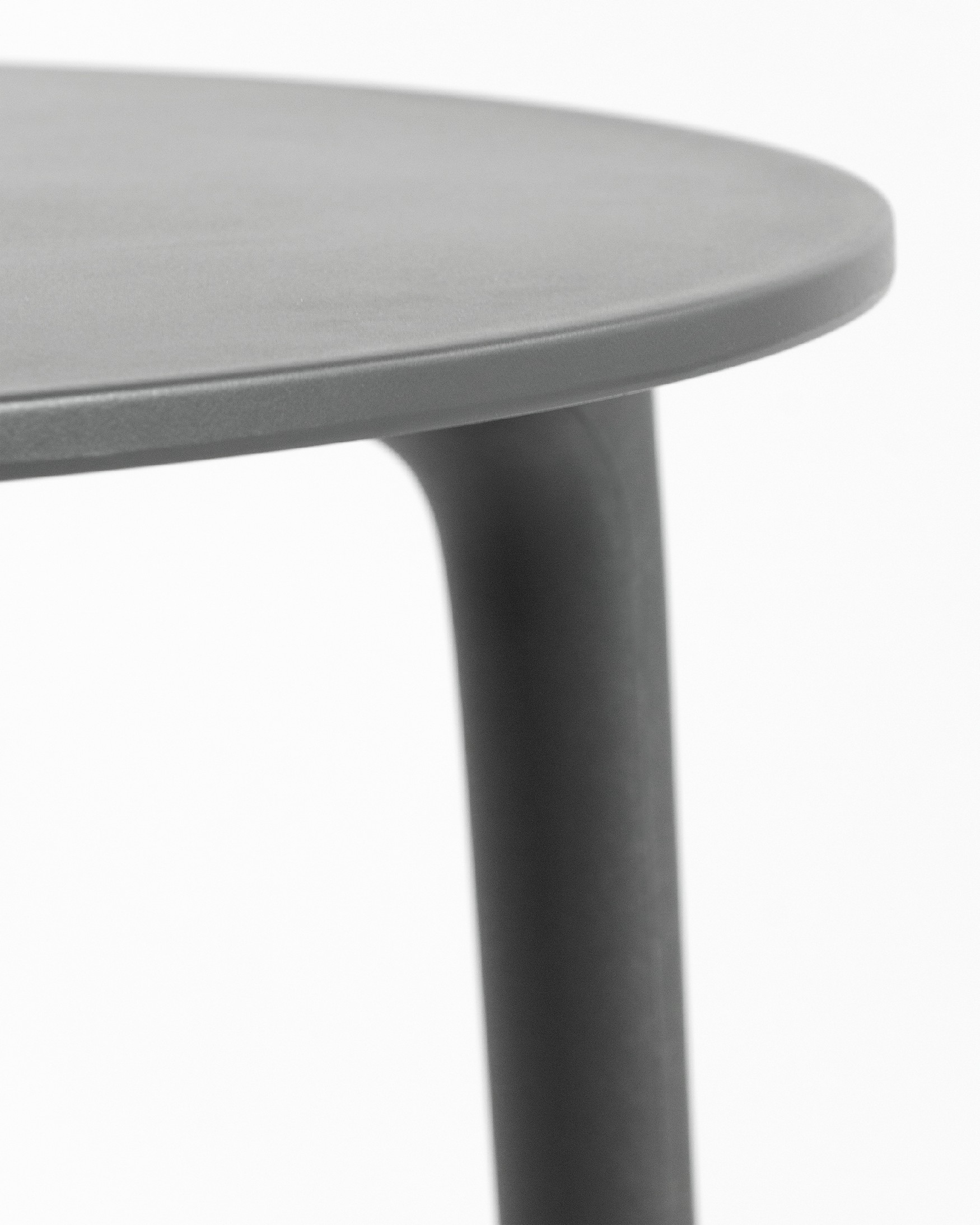 Sulu round outdoor table made of graphite polypropylene Ø 70 cm