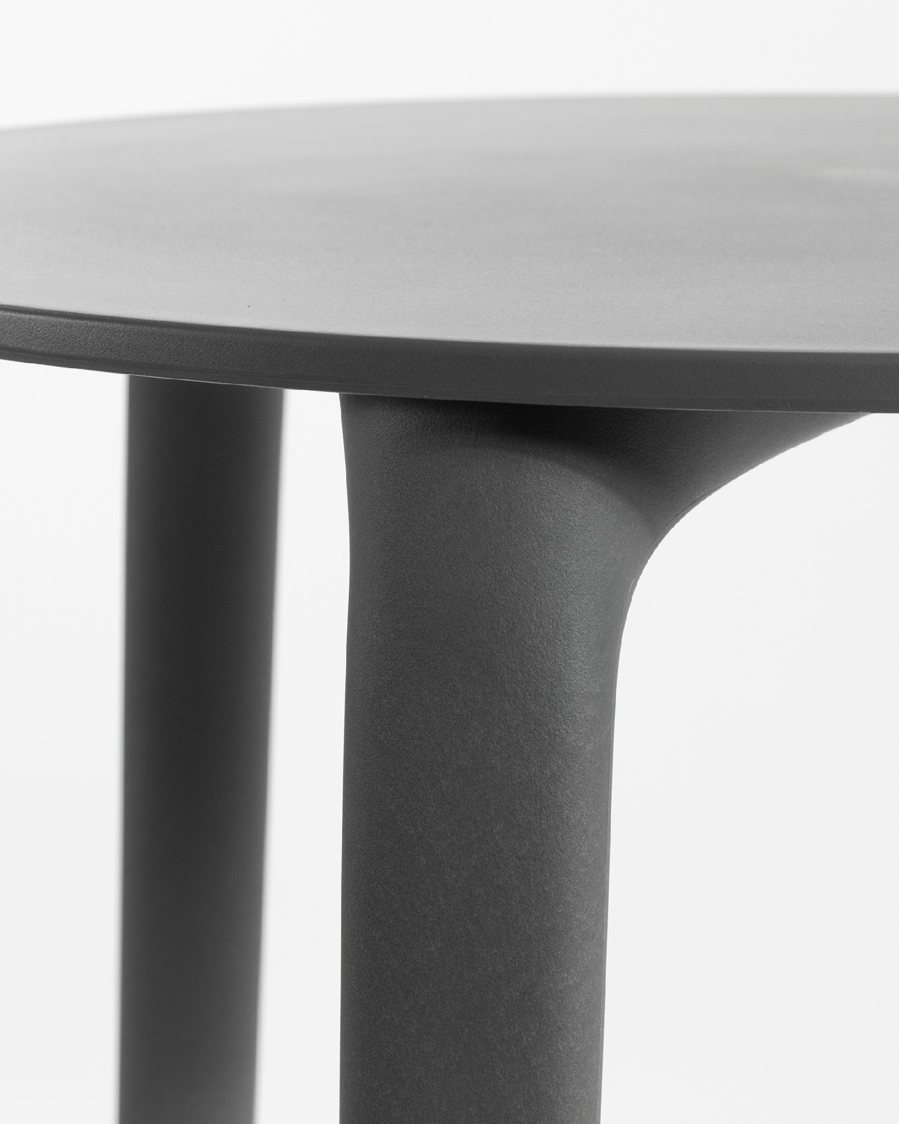 Sulu round outdoor table made of graphite polypropylene Ø 70 cm