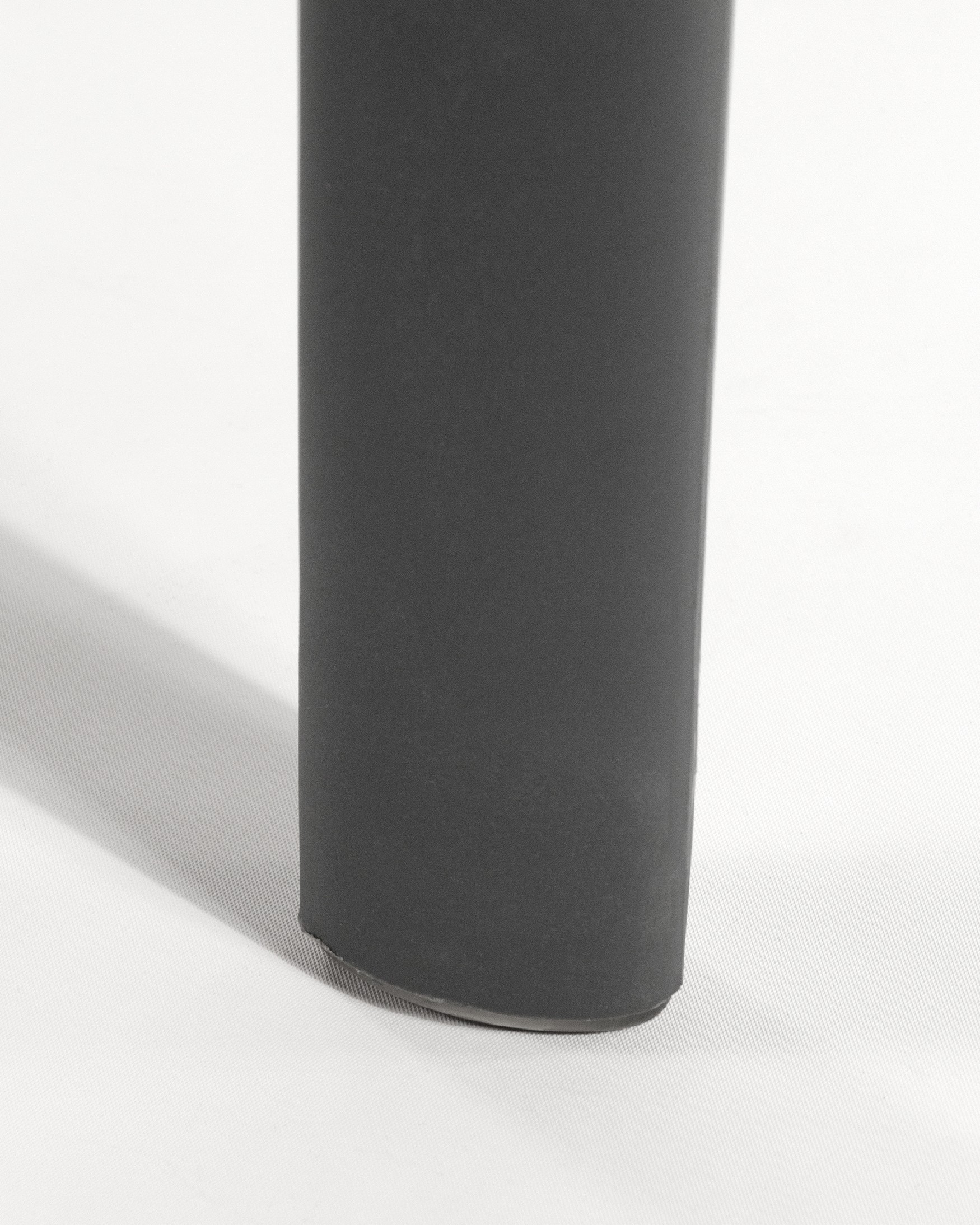 Sulu round outdoor table made of graphite polypropylene Ø 70 cm