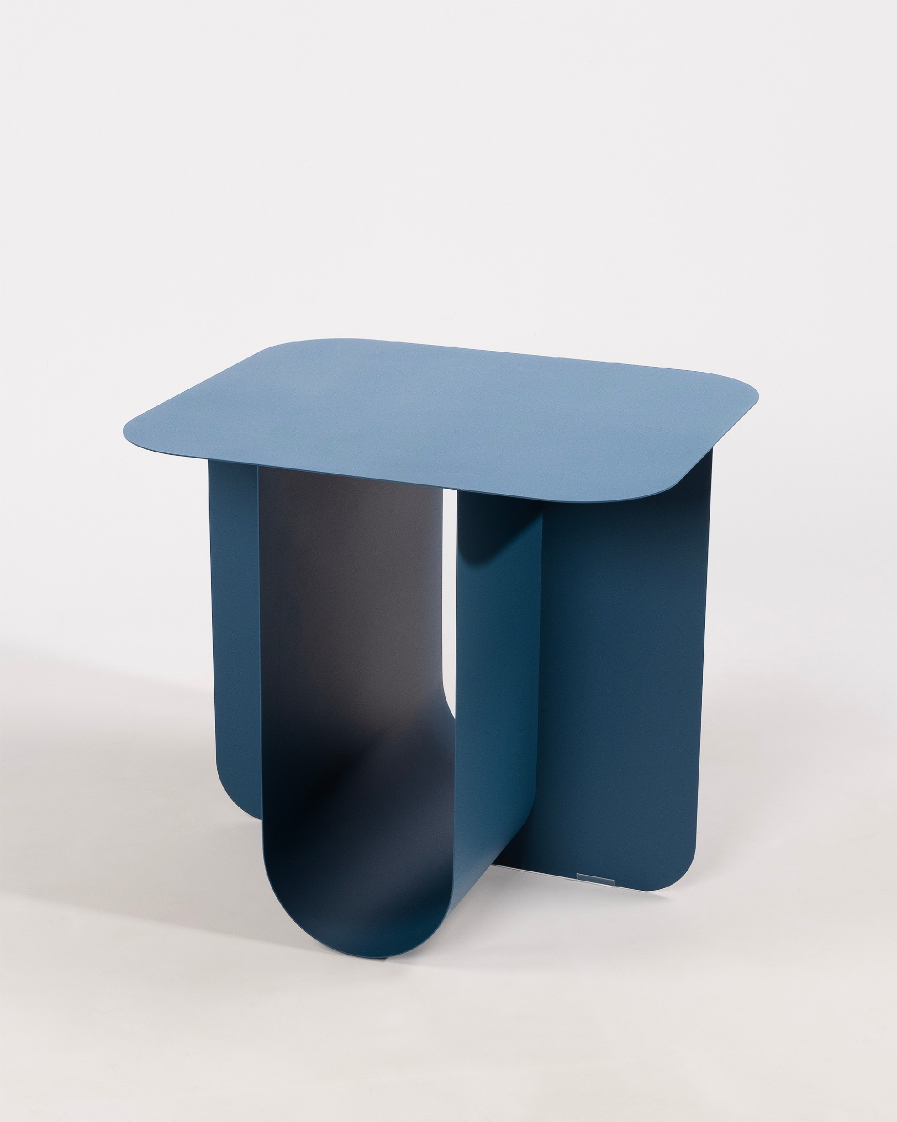 TEO auxiliary table in lacquered metal Blue 40 x 40 cm