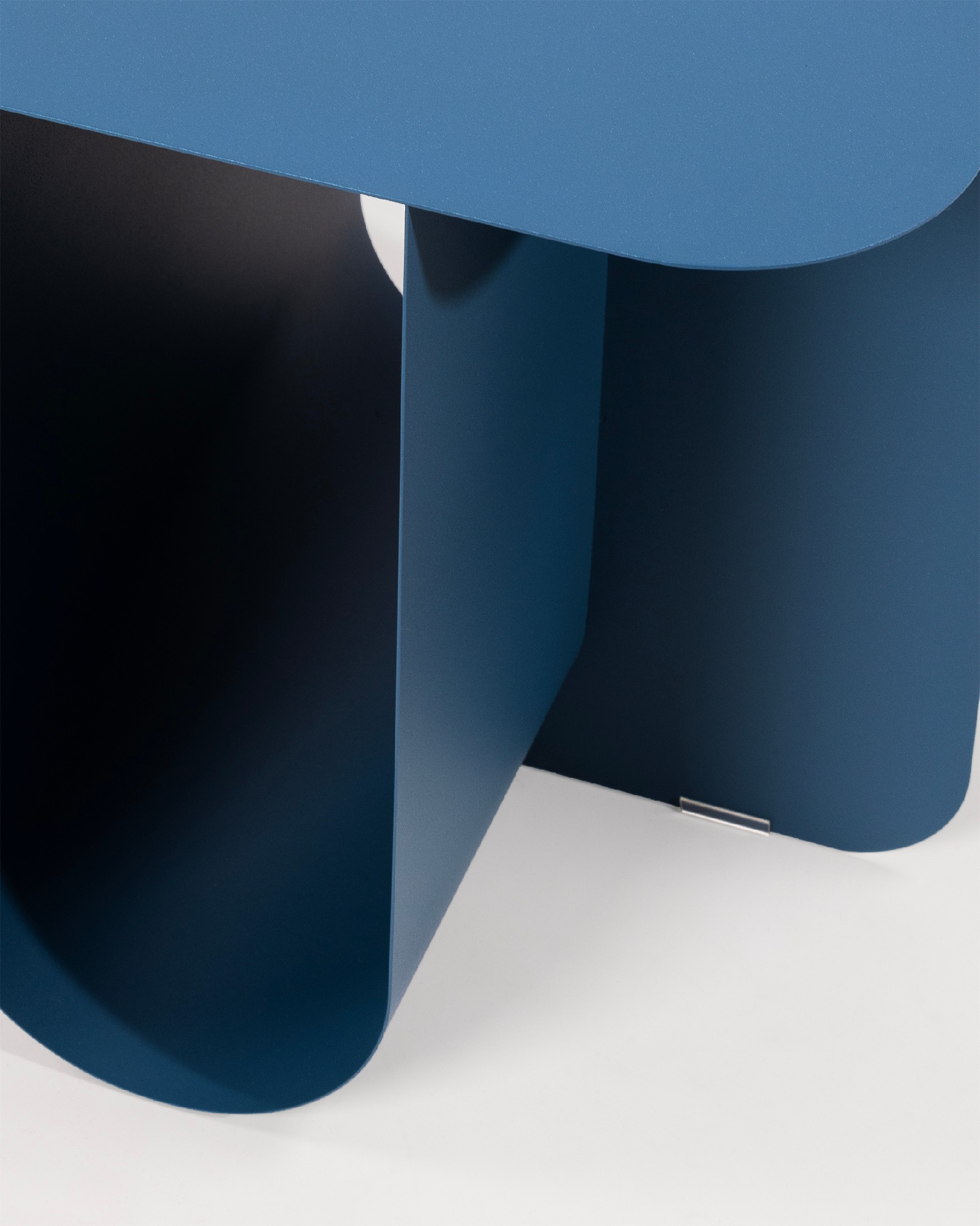 TEO auxiliary table in lacquered metal Blue 40 x 40 cm