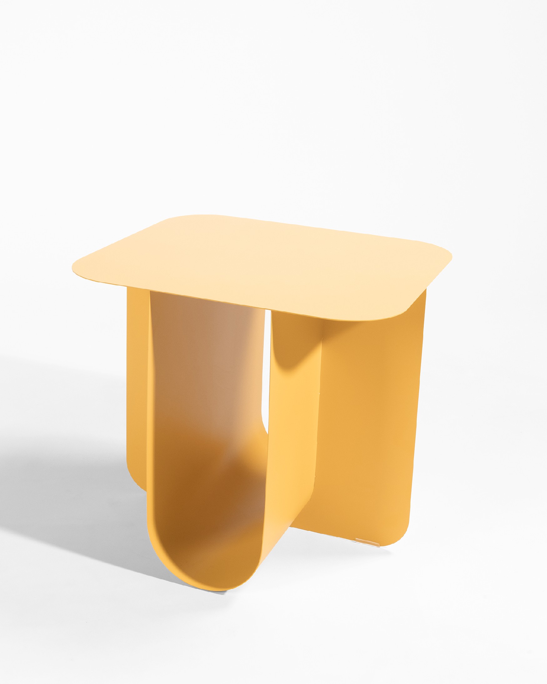TEO auxiliary table in lacquered metal Mustard 40 x 40 cm