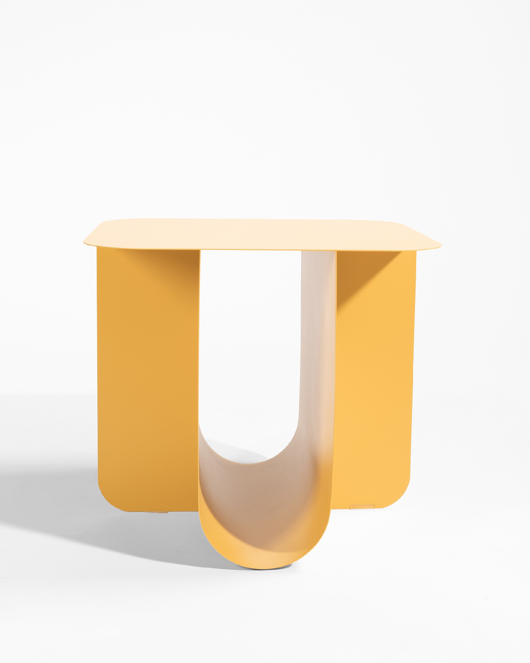 TEO auxiliary table in lacquered metal Mustard 40 x 40 cm