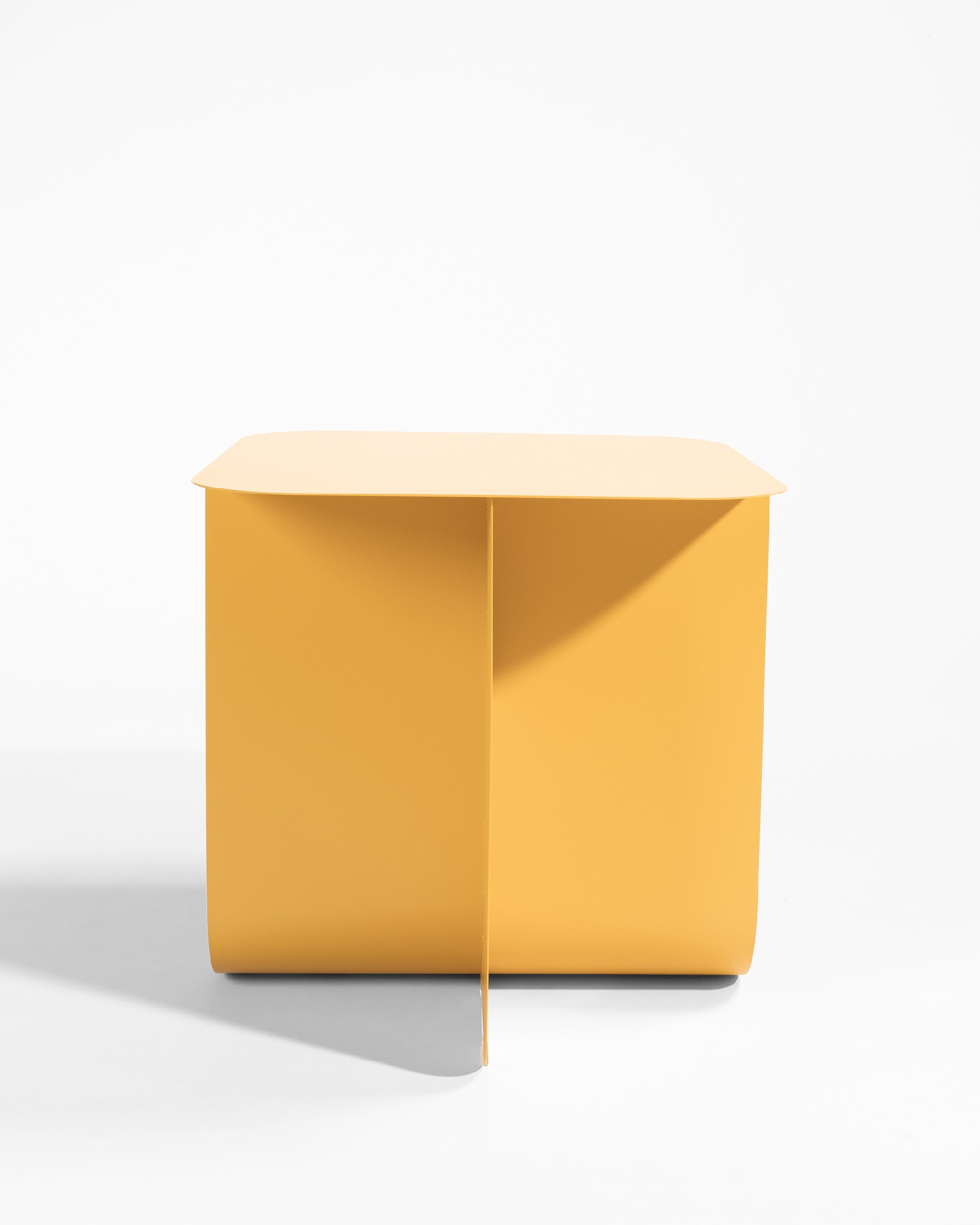 TEO auxiliary table in lacquered metal Mustard 40 x 40 cm