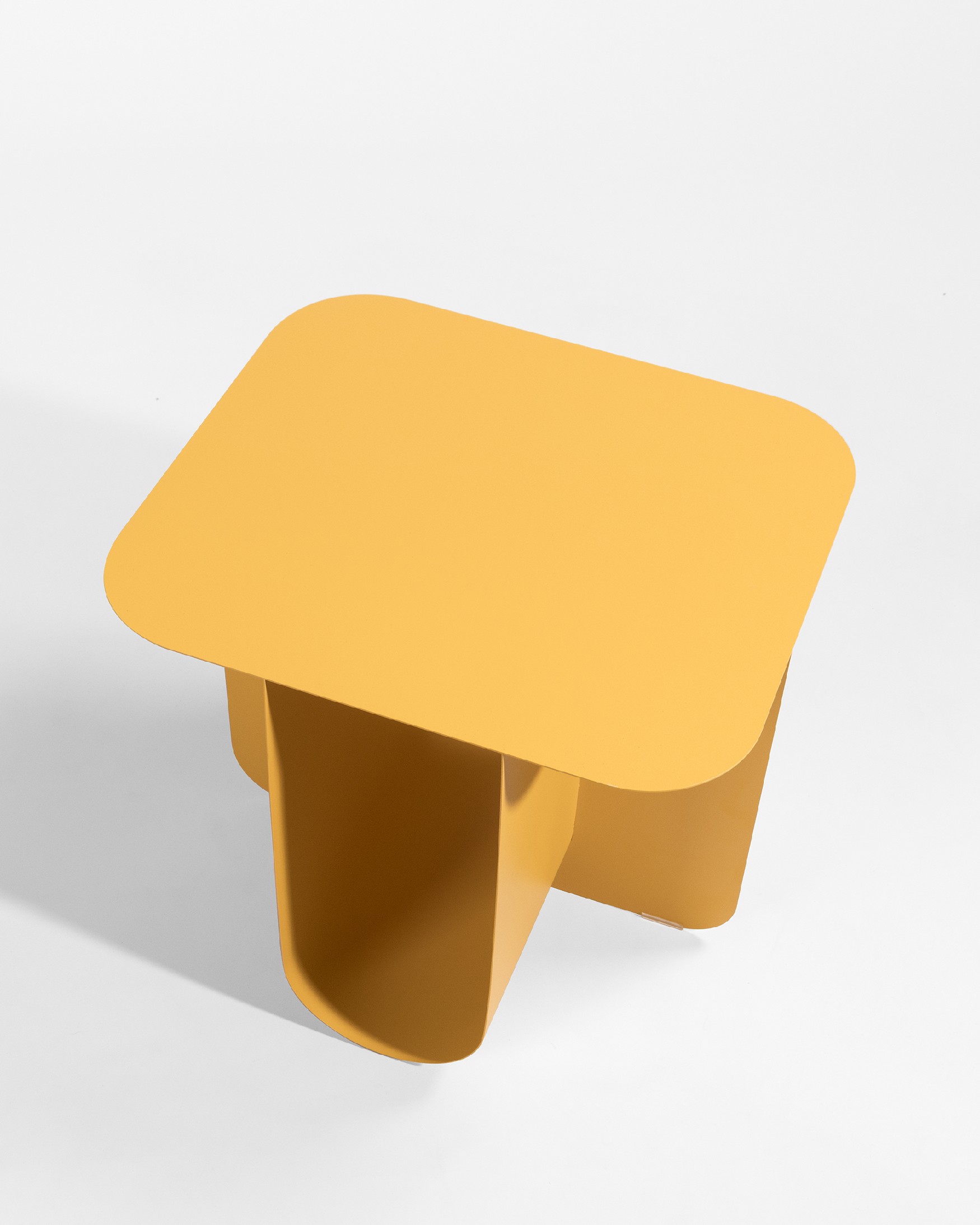TEO auxiliary table in lacquered metal Mustard 40 x 40 cm