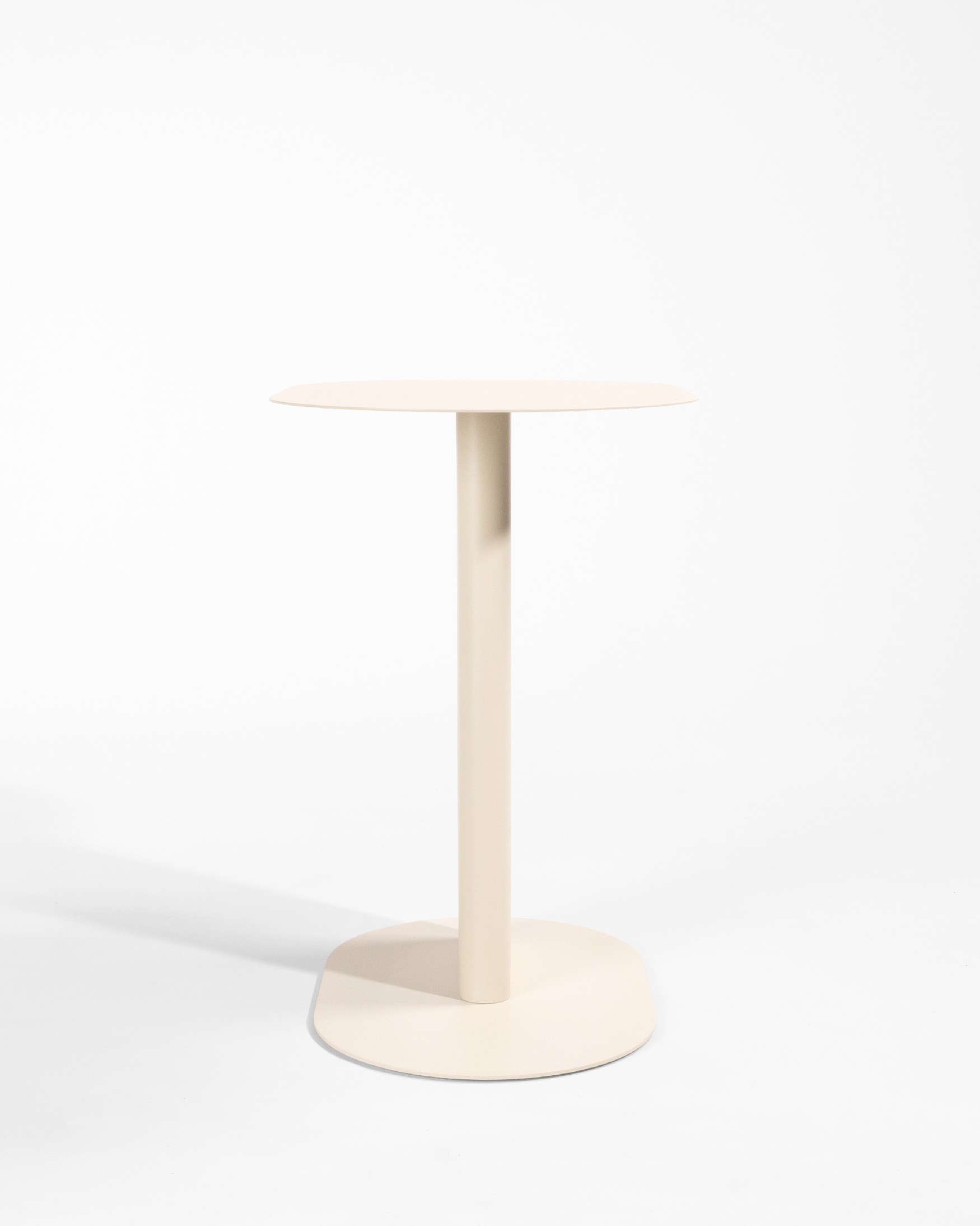 Table d'appoint ovale Thesis en métal laqué beige